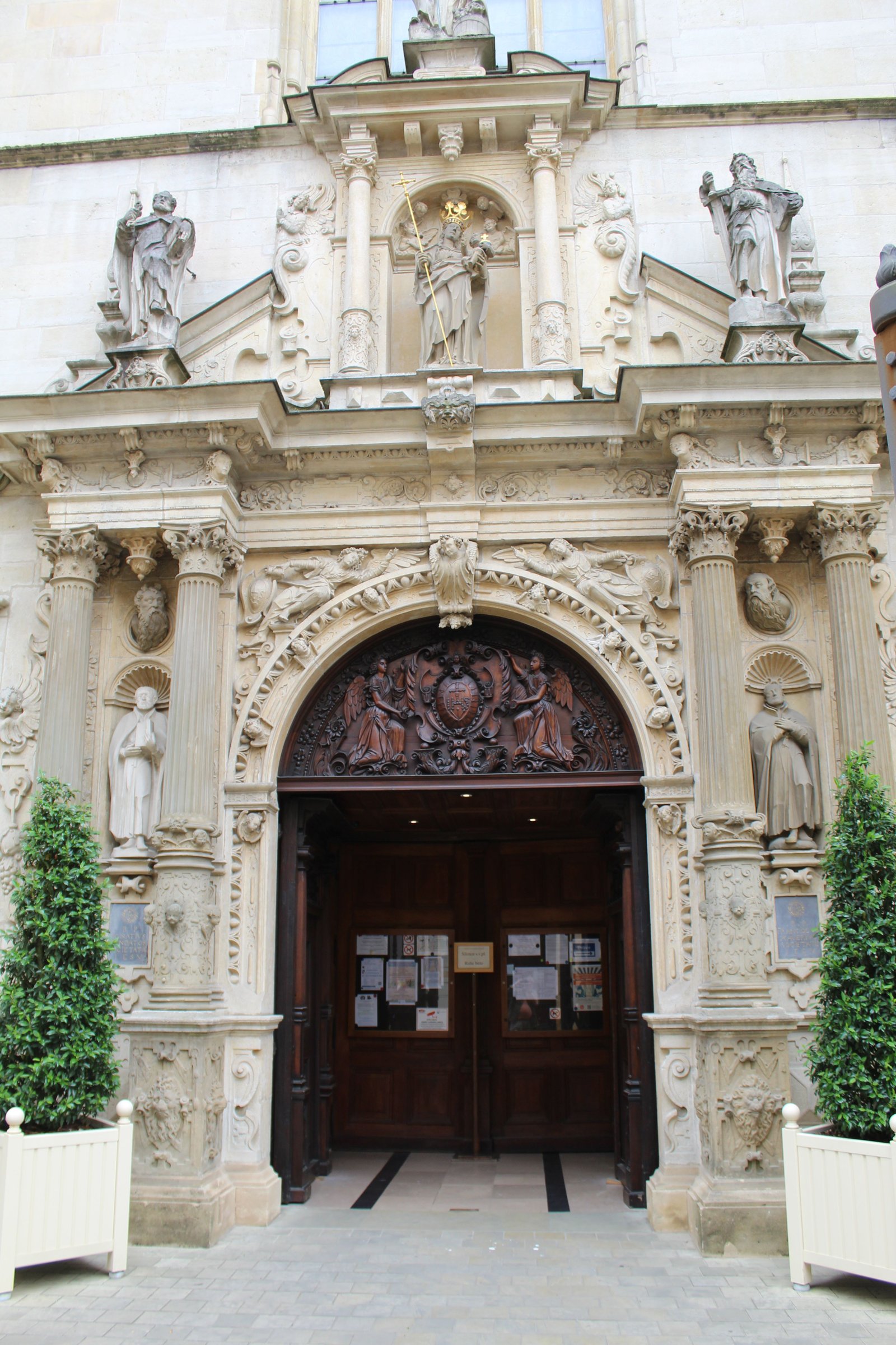 Entrée principale de la Cathédrale Notre-Dame de Luxembourg, photo gratuite