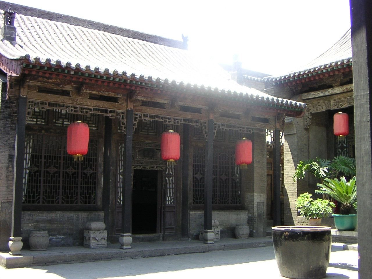 Lanternes chinoise accrochées au plafond d'une maison, Asie photo gratuite