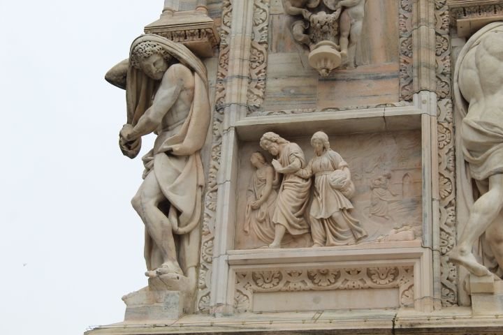 Sculptures sur la cathédrale de Milan, photo gratuite