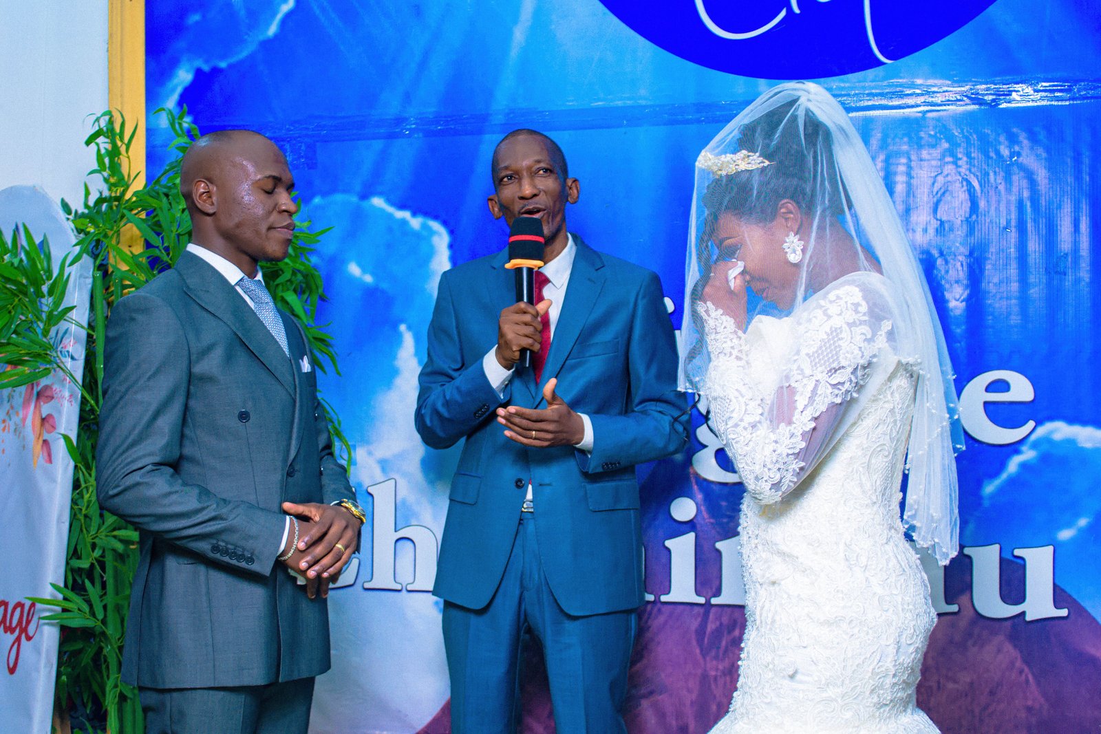 Mariage émotion et bénédiction nuptiale photo gratuite