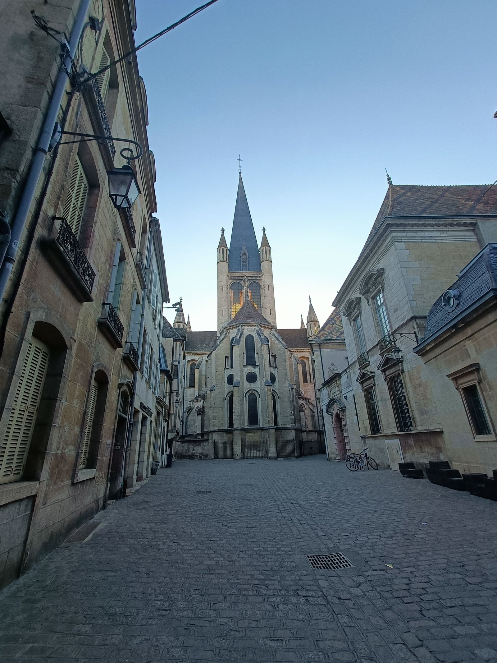 Arrière de l'église Notre-Dame de Dijon en France