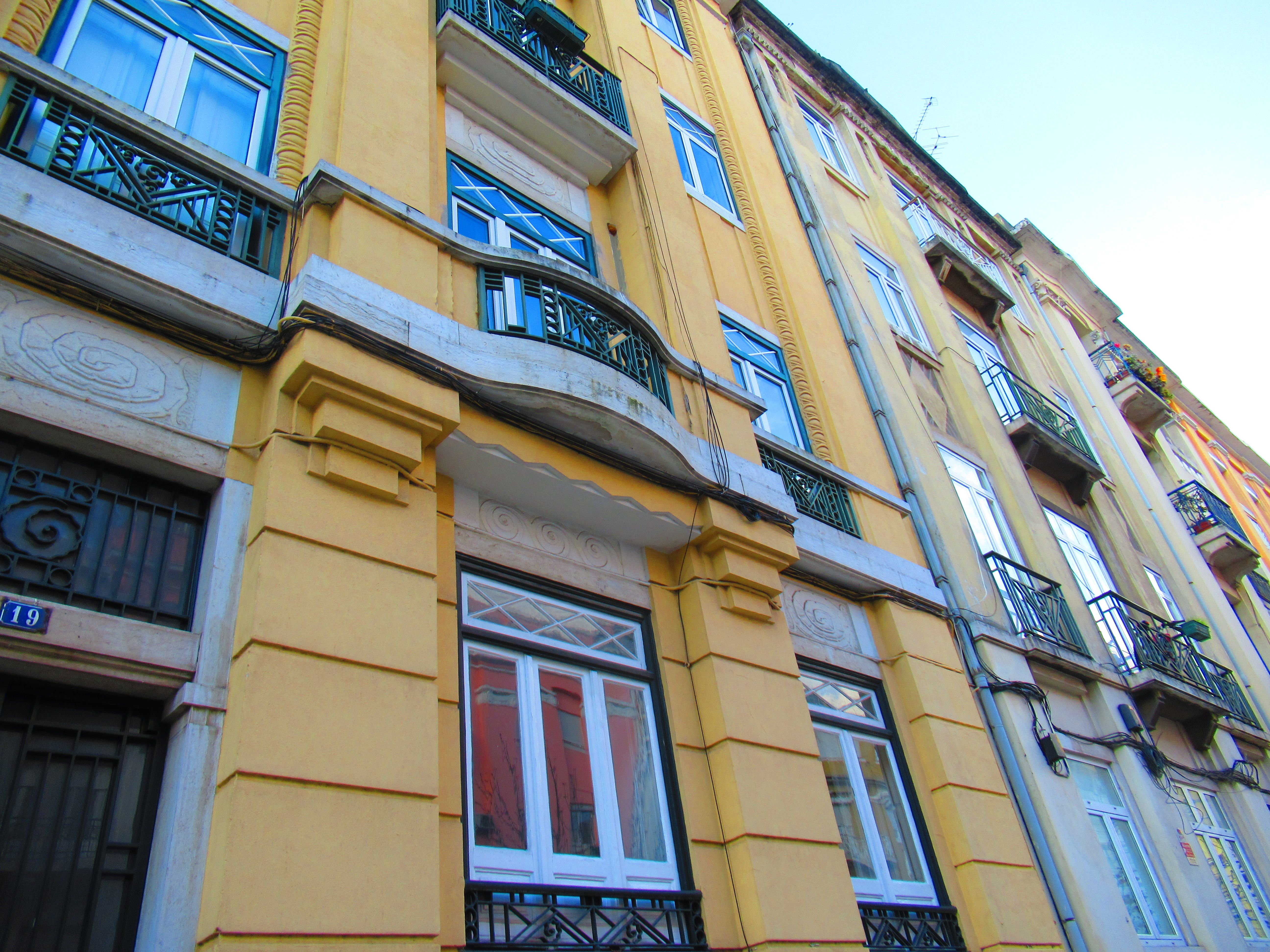 Façade bleu d'immeuble au Portugal