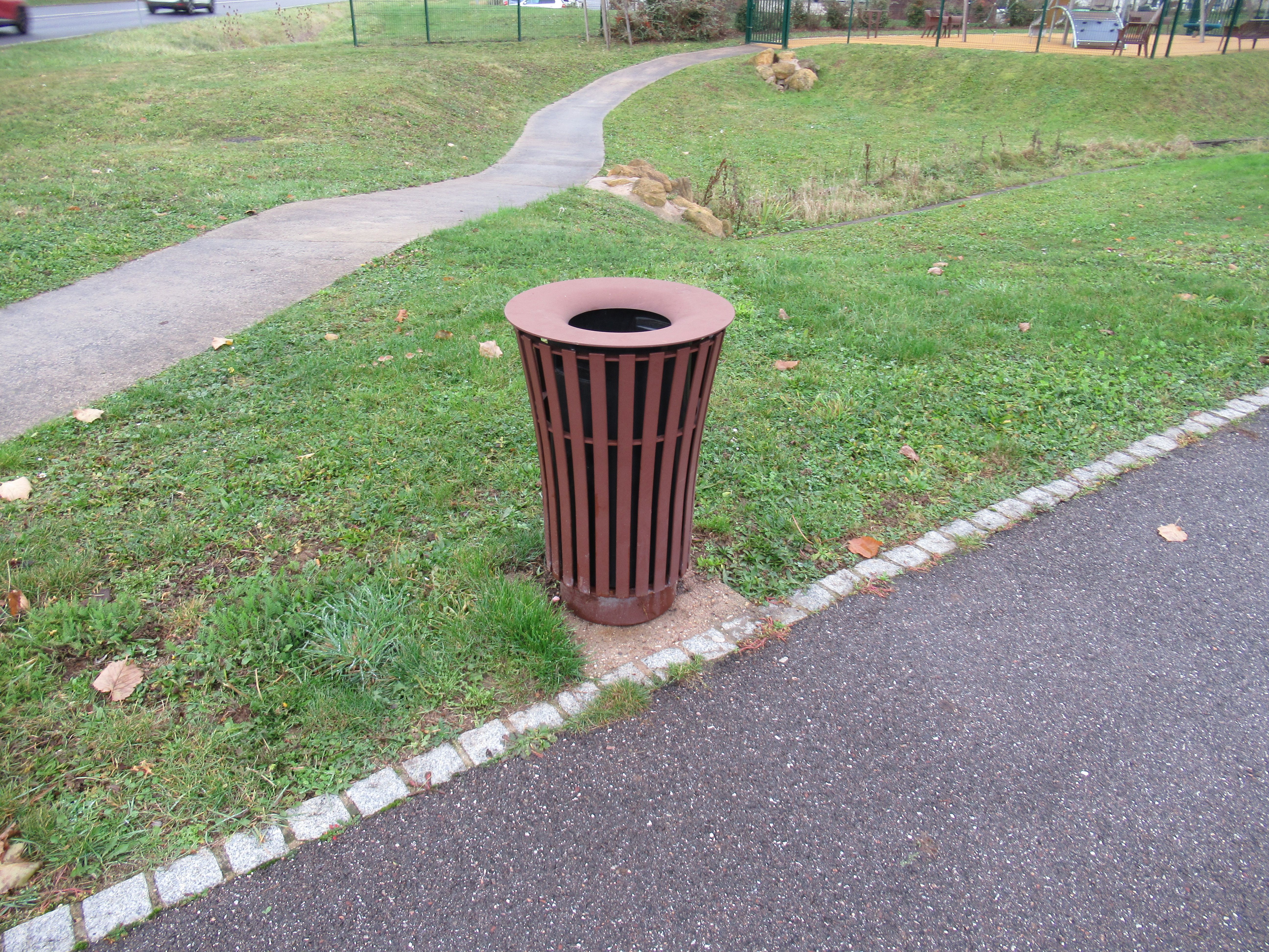 Poubelle extérieure ronde