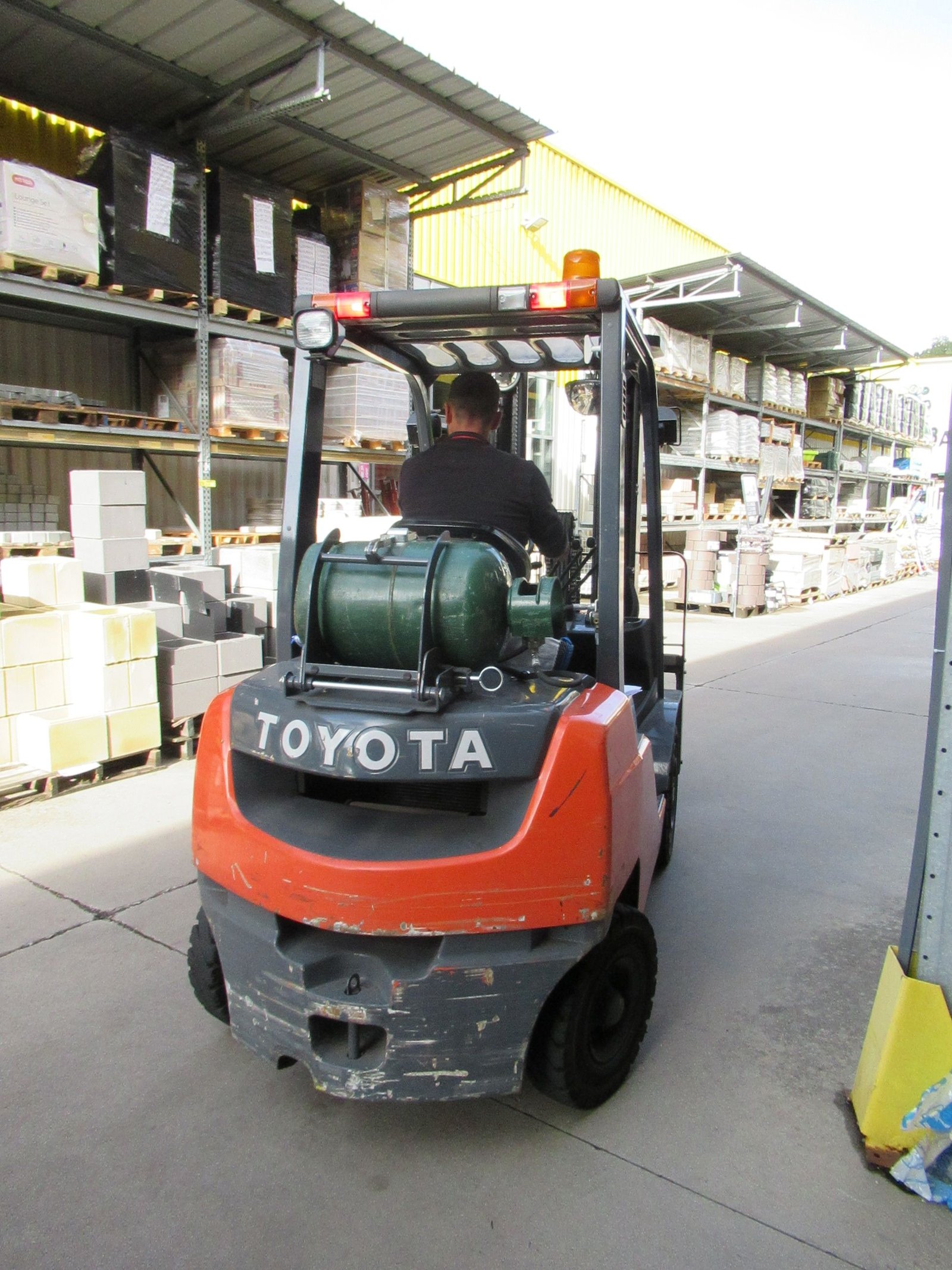 Chariot élévateur électrique de marque TOYOTA