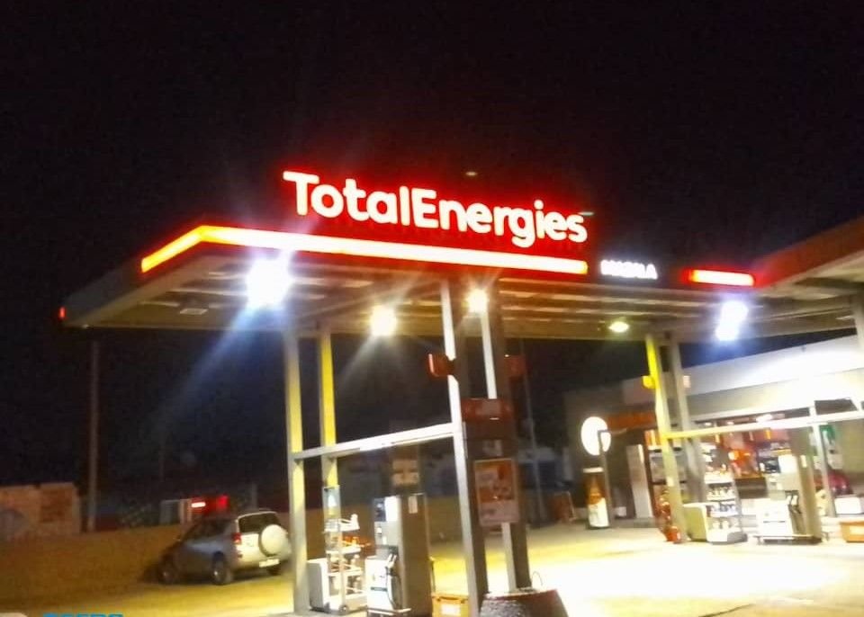 Station service Total Energies photo gratuite