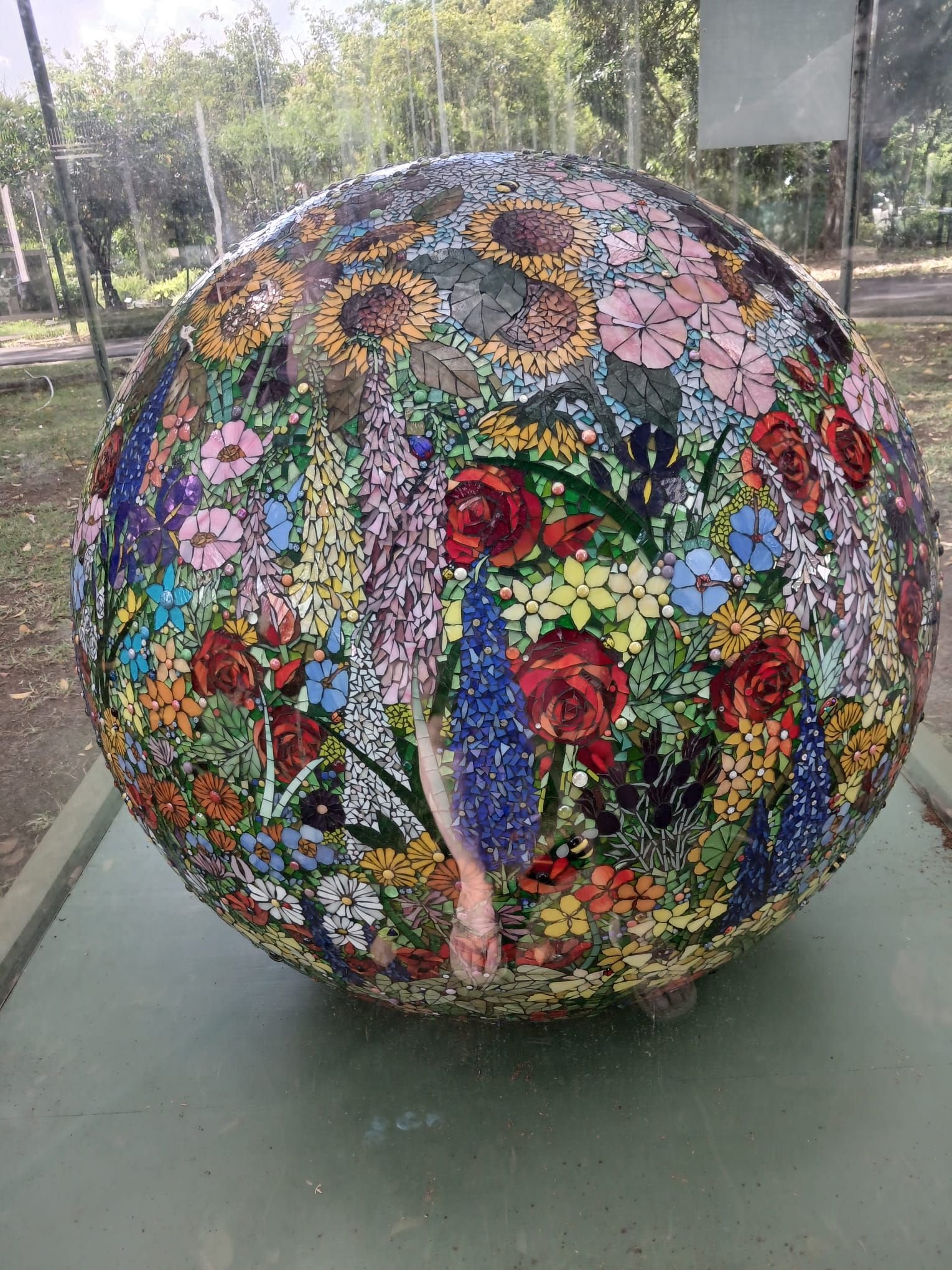 Sculpture en mosaïque de verre, photo gratuite