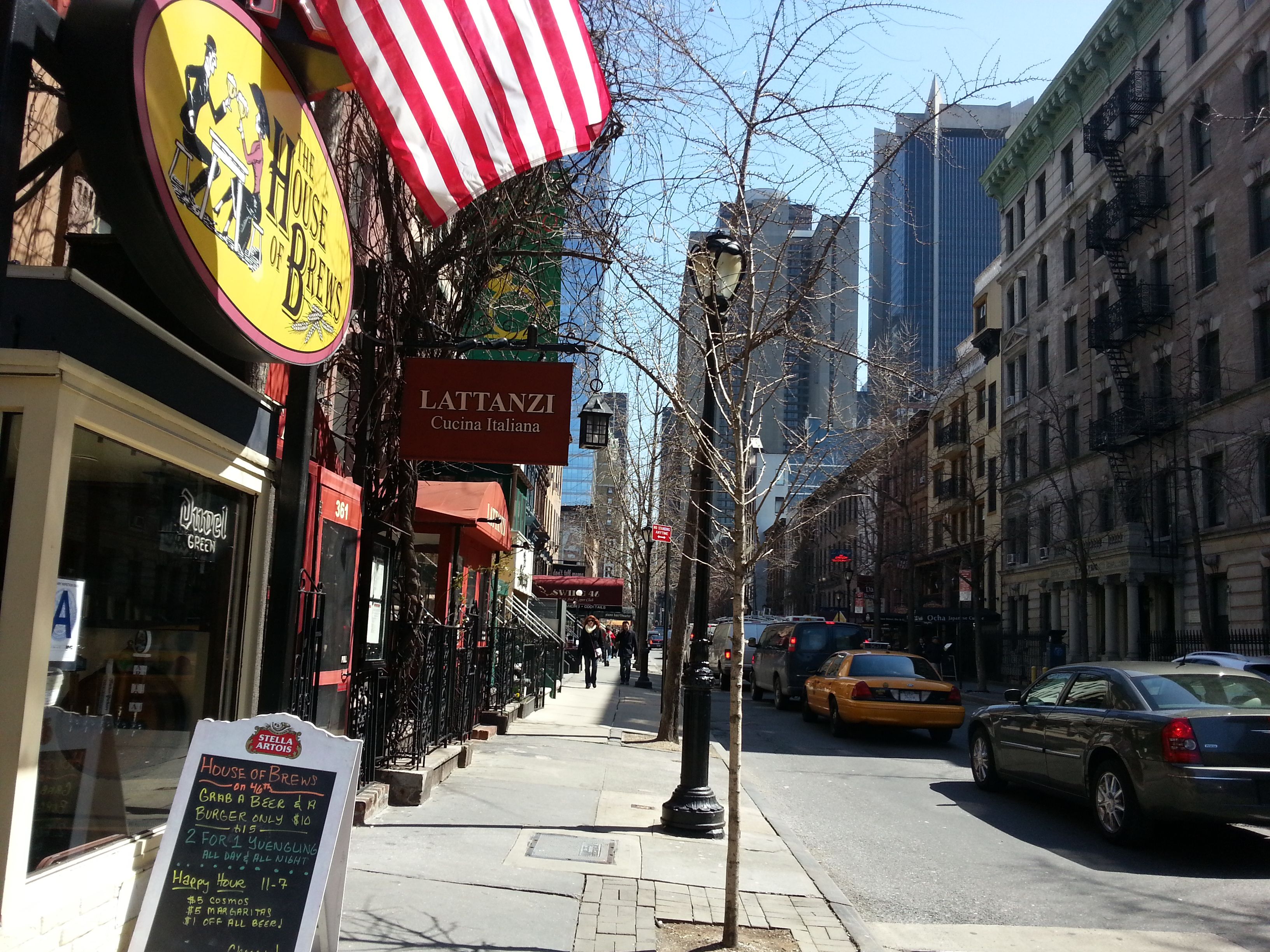 Drapeau américain devant le restaurant dans les rues de New-York, États-Unis, photo gratuite