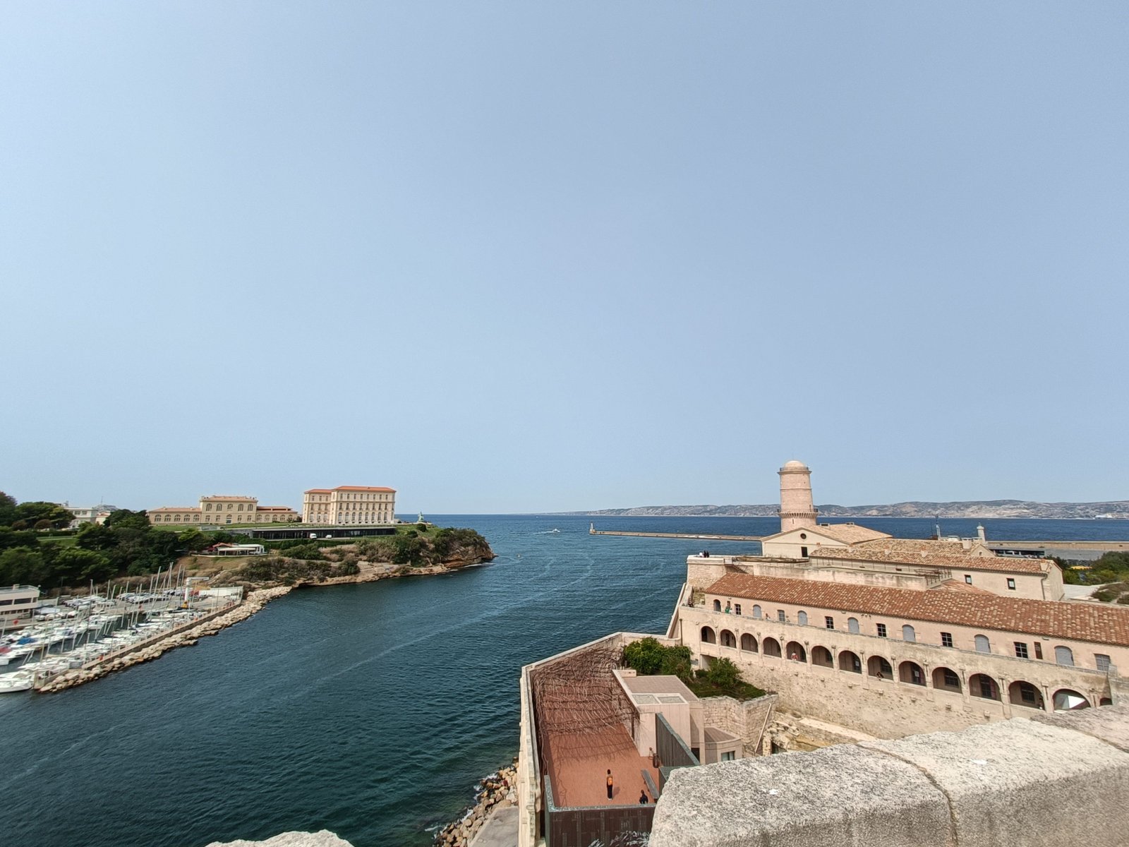 Le Fort Saint-Jean à Marseille, situé à l'entrée du Vieux-Port, photo gratuite