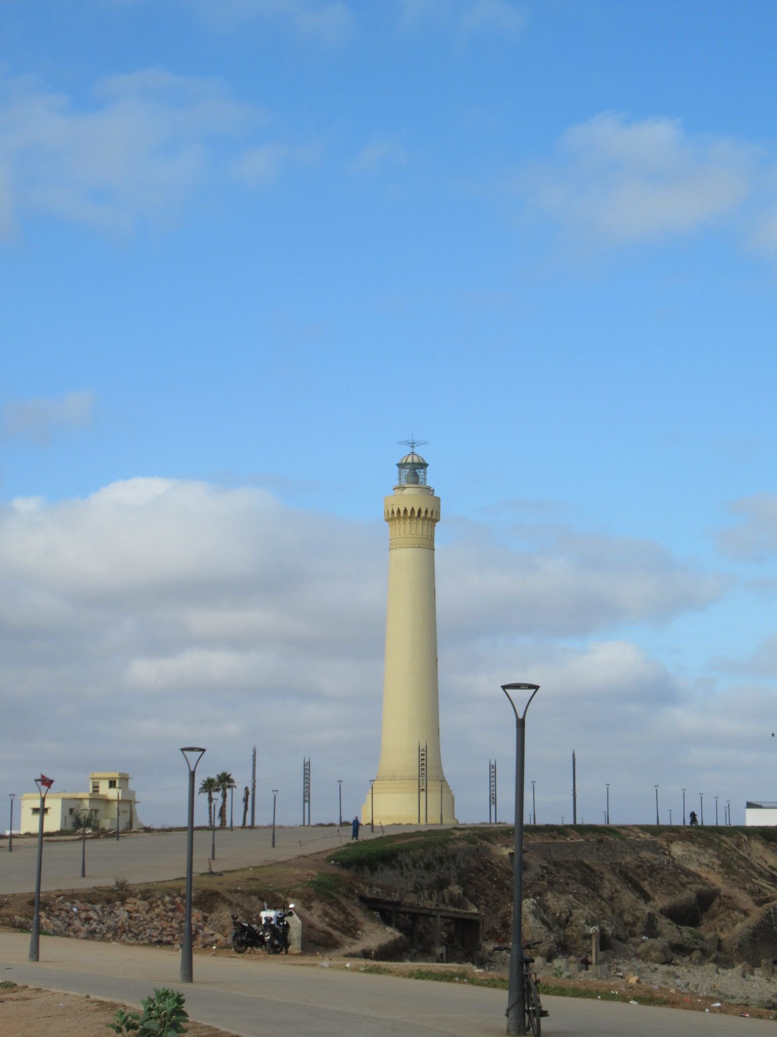 Le phare d'El Hank, situé sur le cap El Hank, à l'ouest du port de Casablanca, au Maroc, photo gratuite