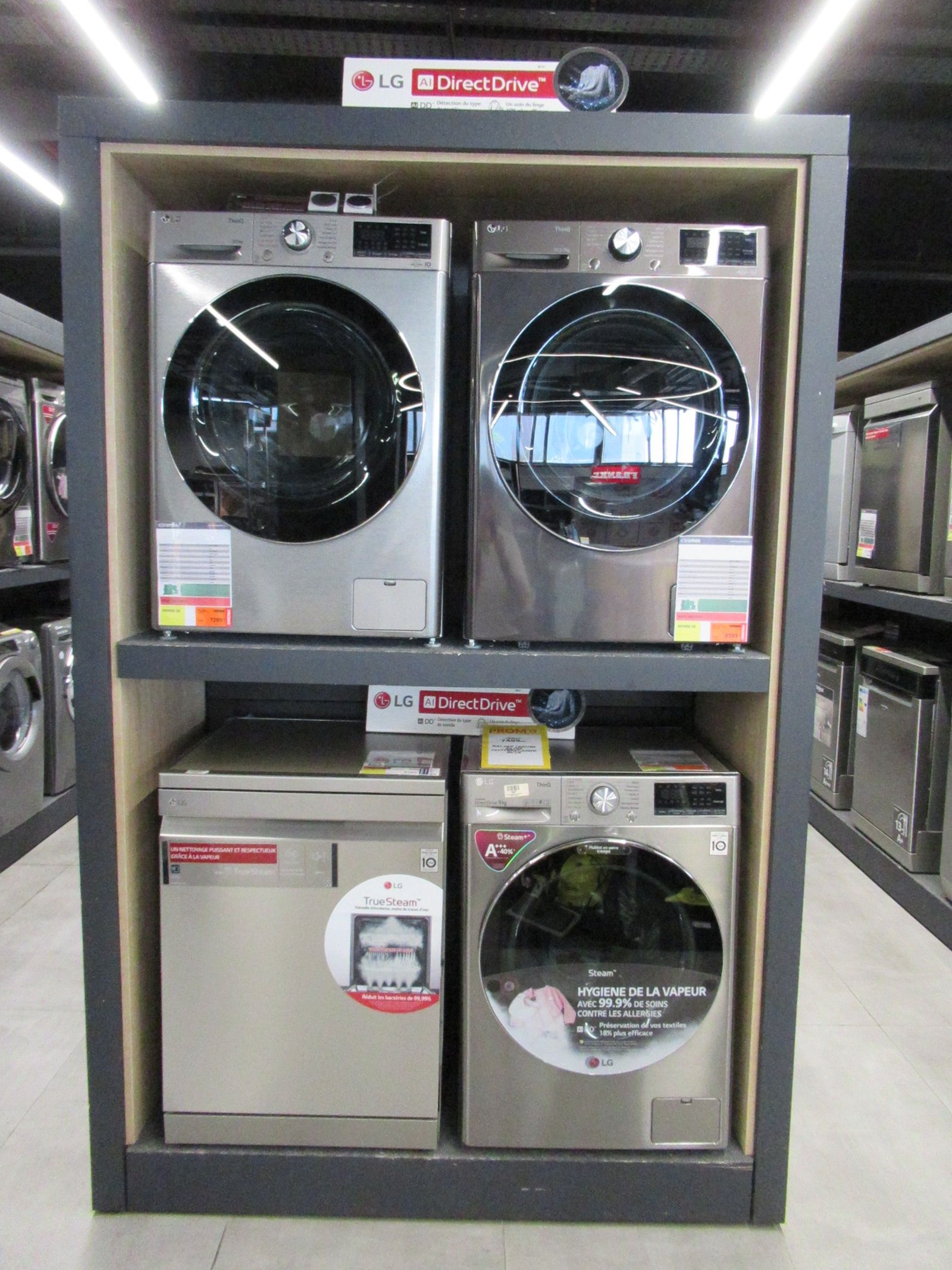 Lots de machines à laver dans un magasin