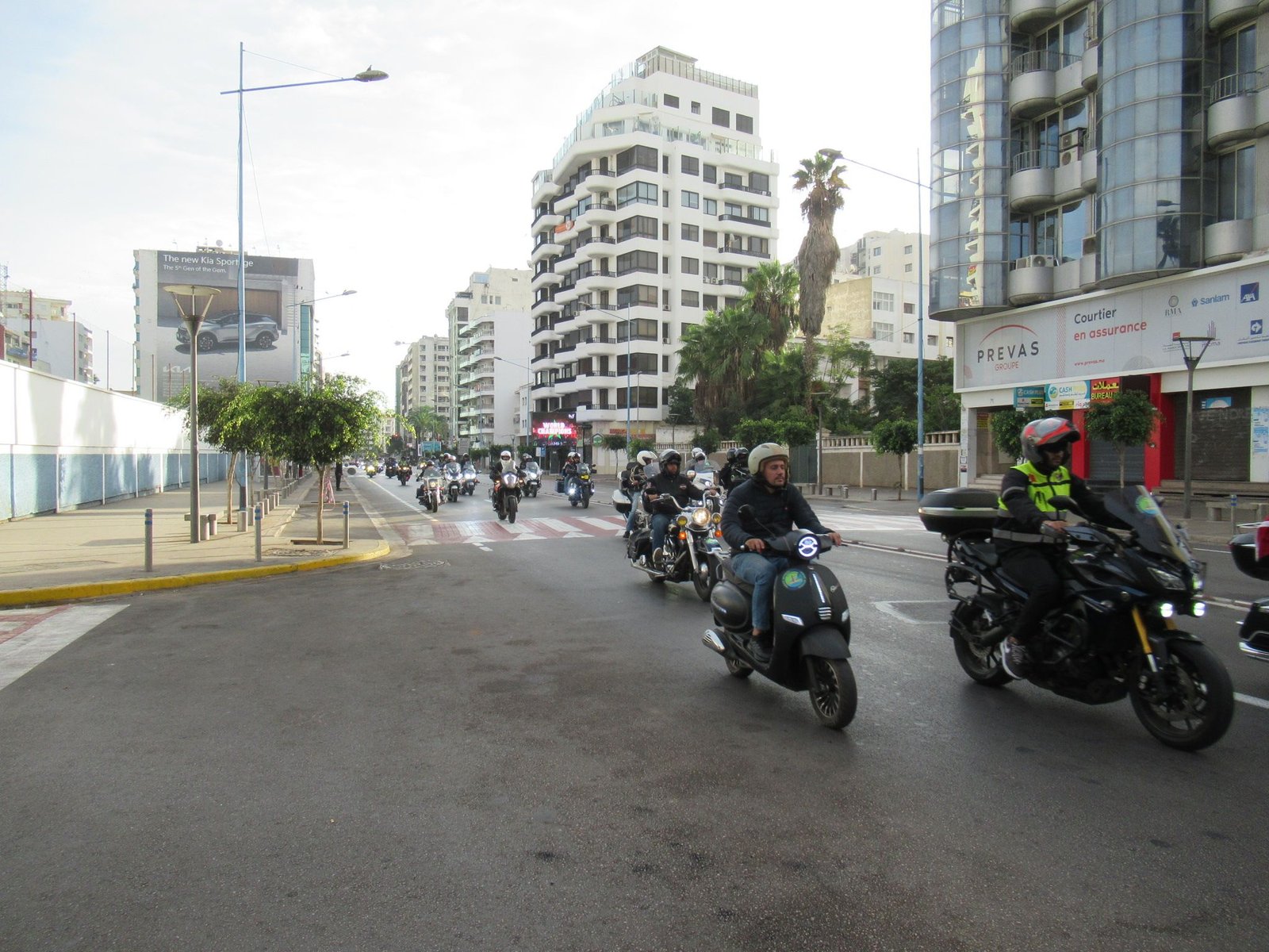 Des motards dans les rues de Casablanca, photo gratuite