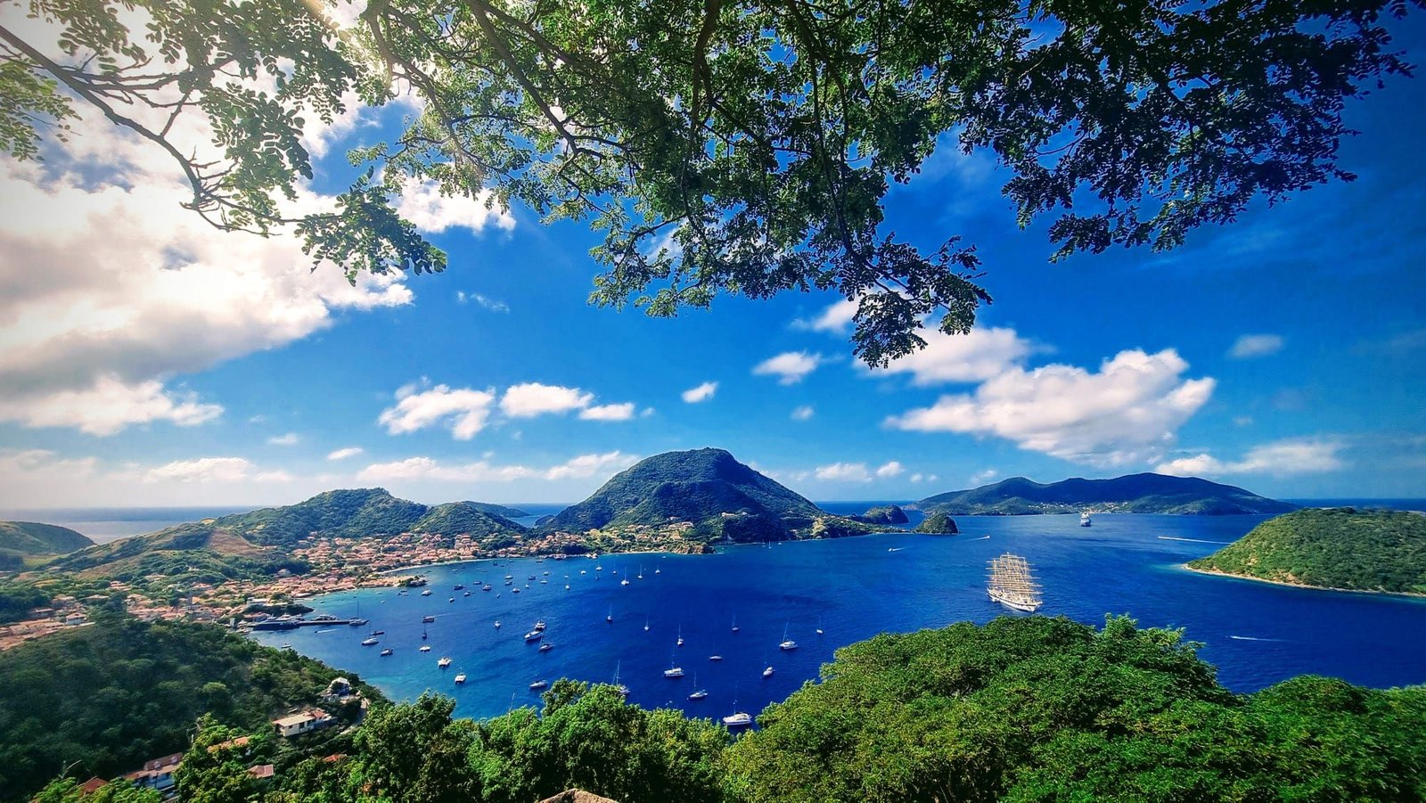 Vue de la baie des Saintes en Guadeloupe