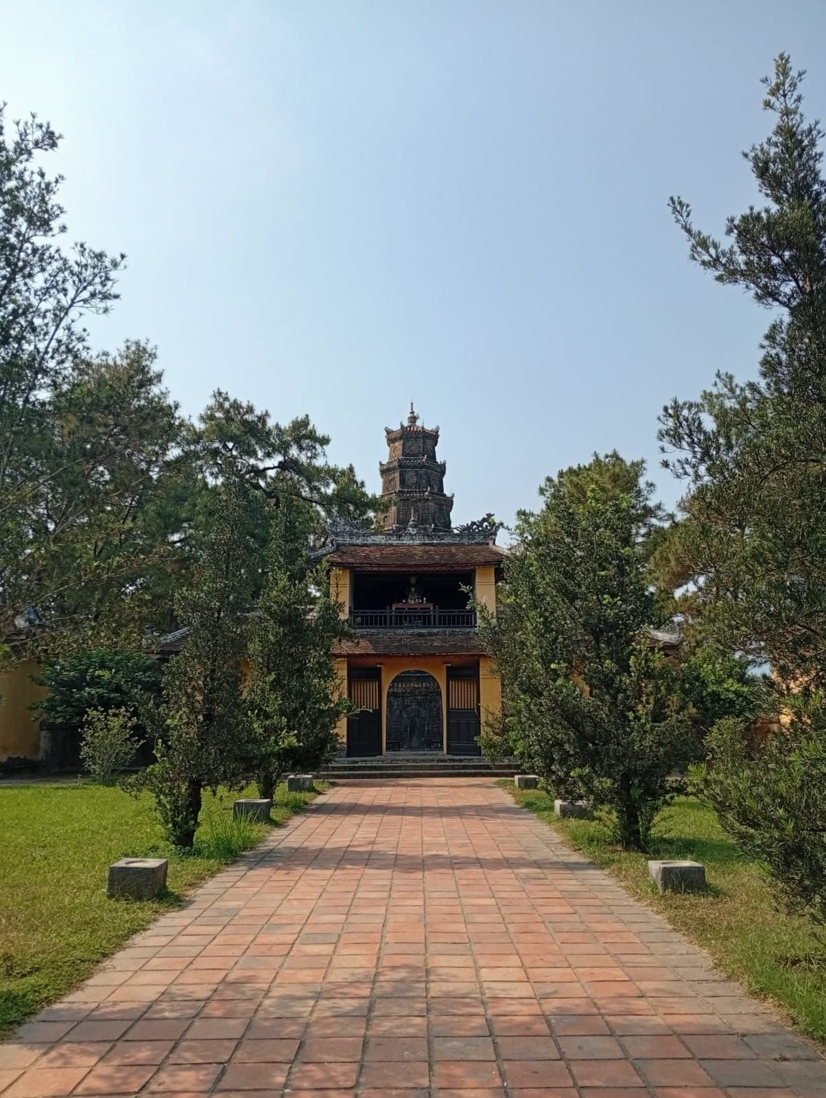 Tour Phuoc Duyen, pagode Thiên Mụ à Hué, au Vietnam, photo gratuite