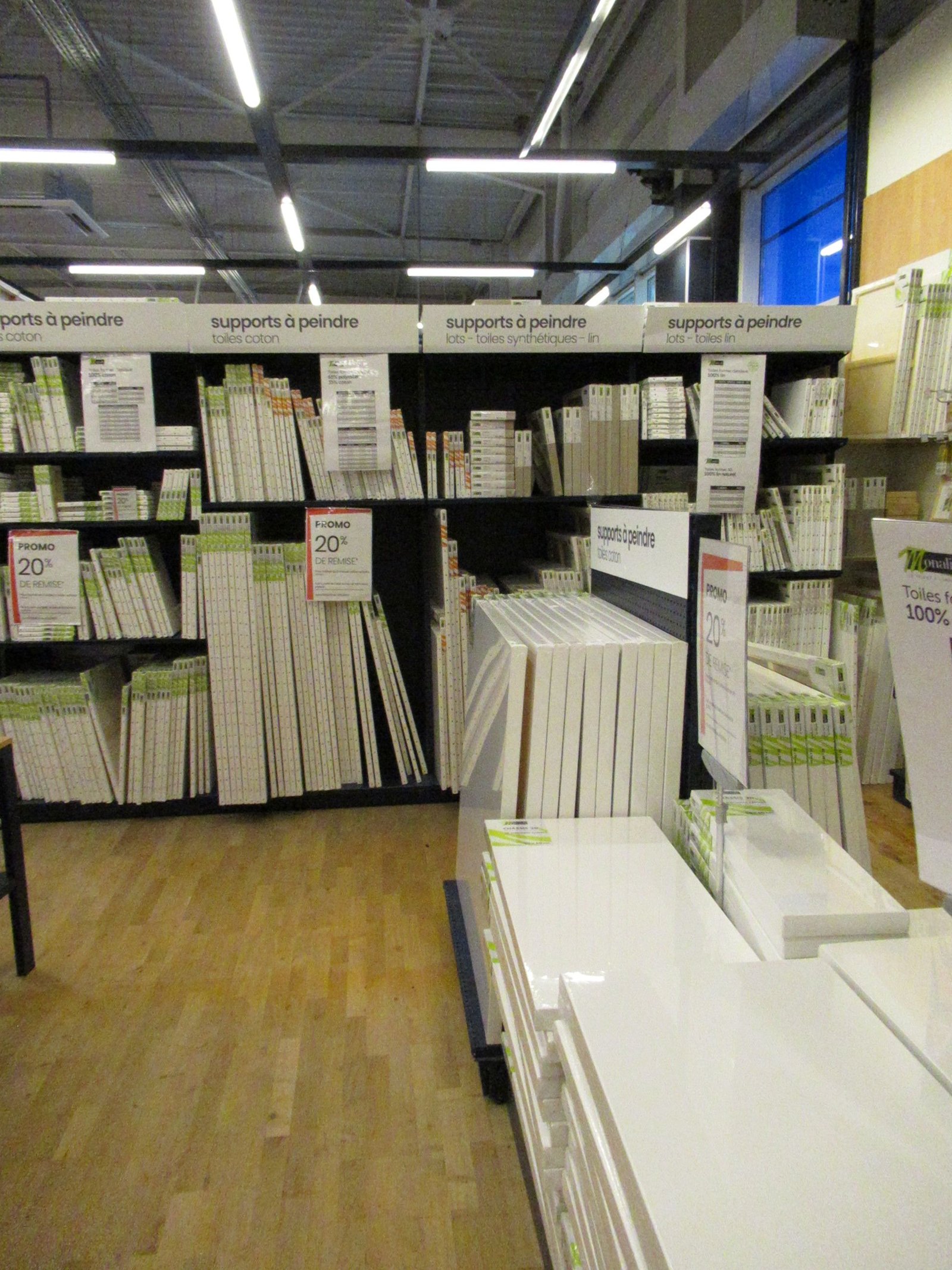 Toiles, Supports à peindre en vente dans un magasin