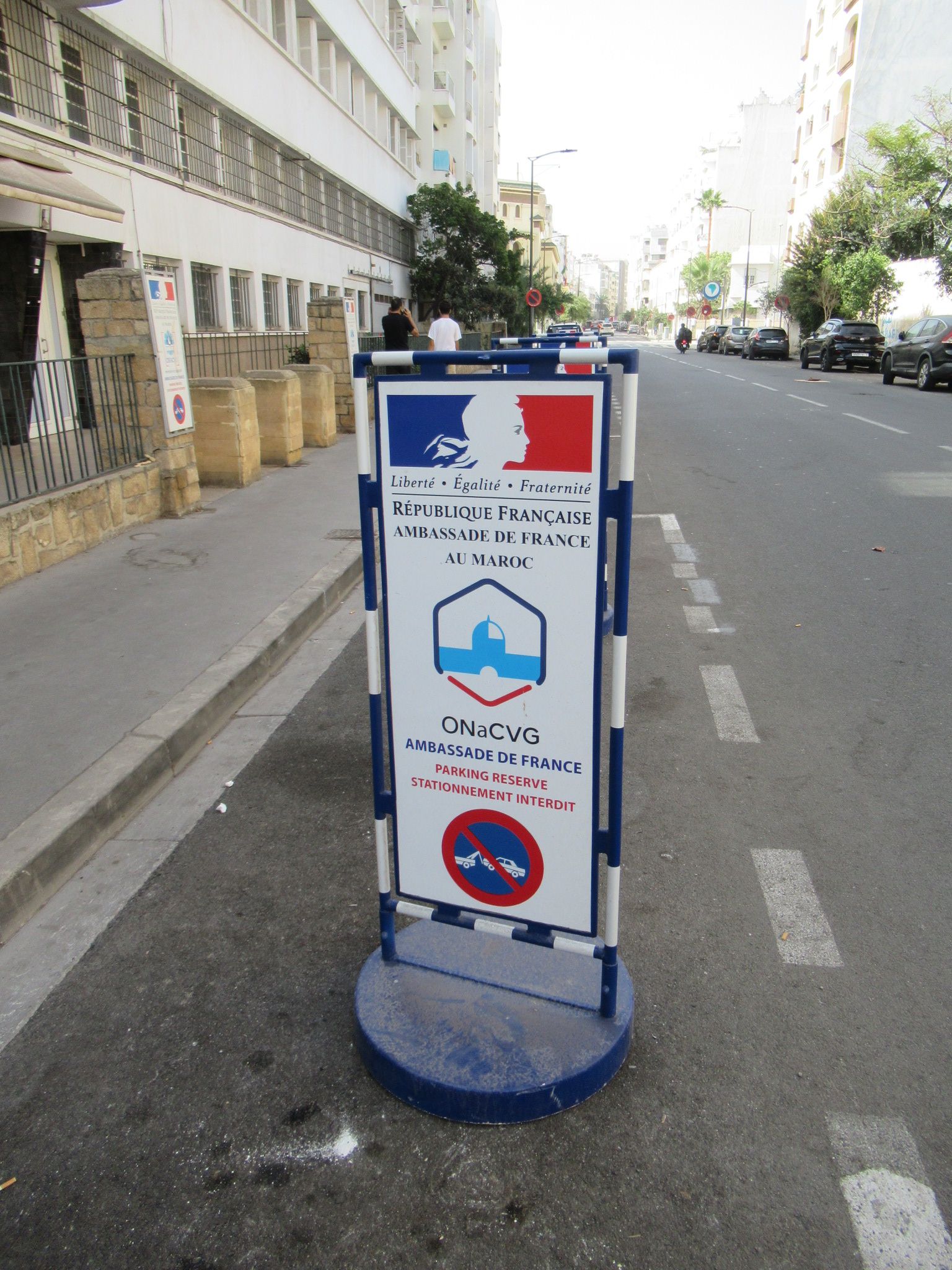 Panneau de l'ambassade de France à Casablanca au Maroc