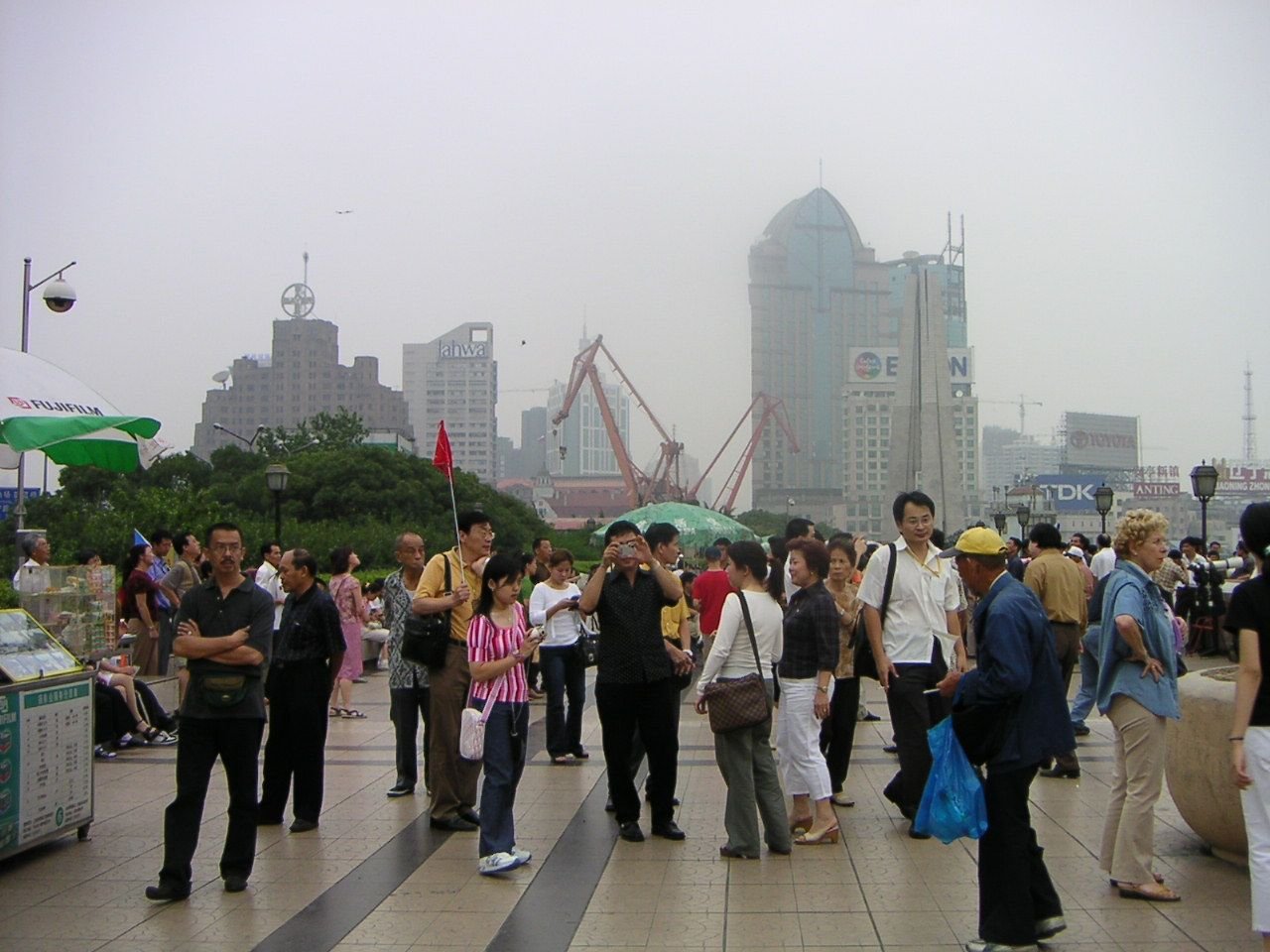 Des personnes réunies dans la place publique, visite, Chine, Asie photo gratuite