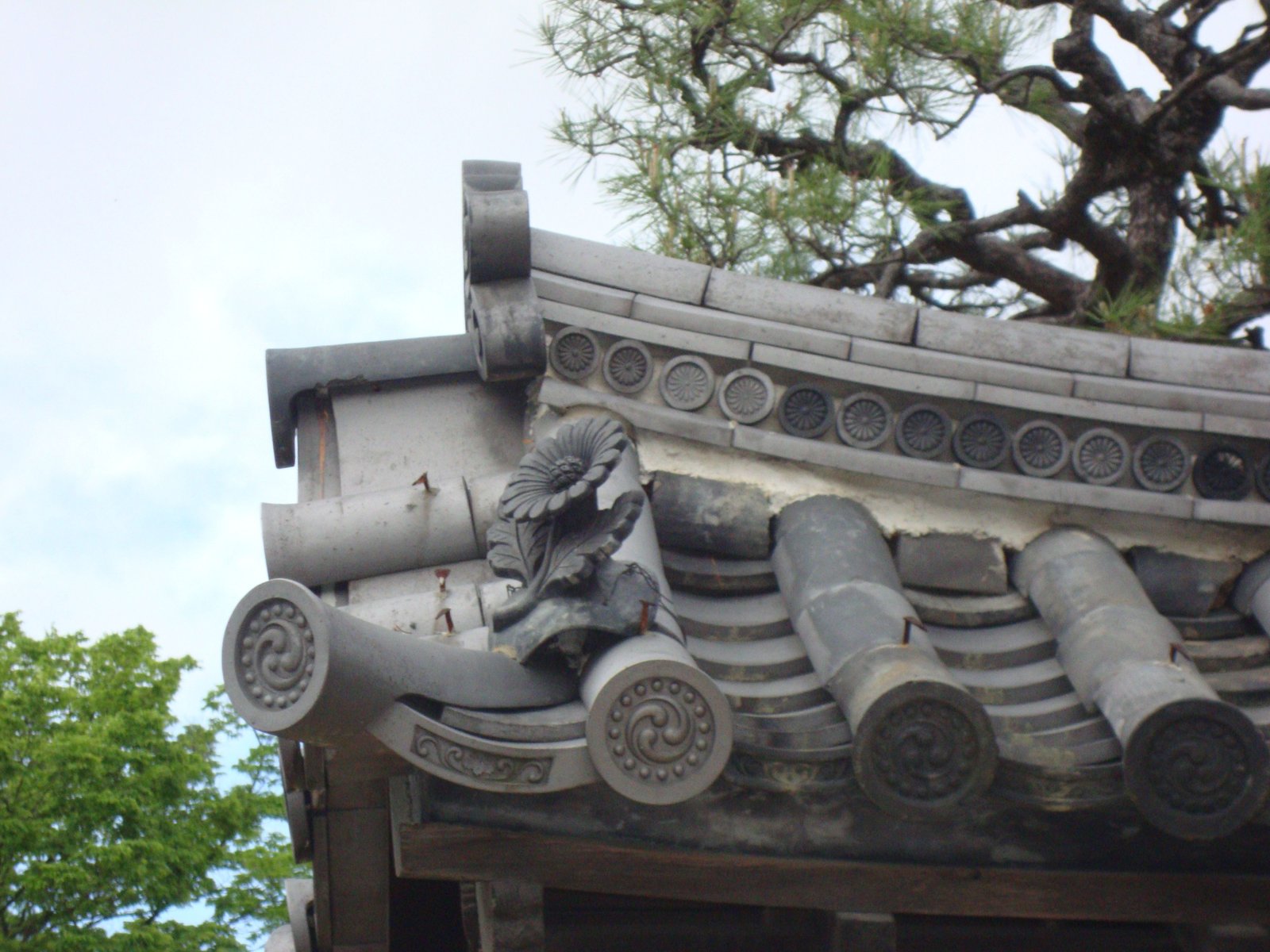 Toit d'une pagode au temple Nijō au Japon, Asie, photo gratuite