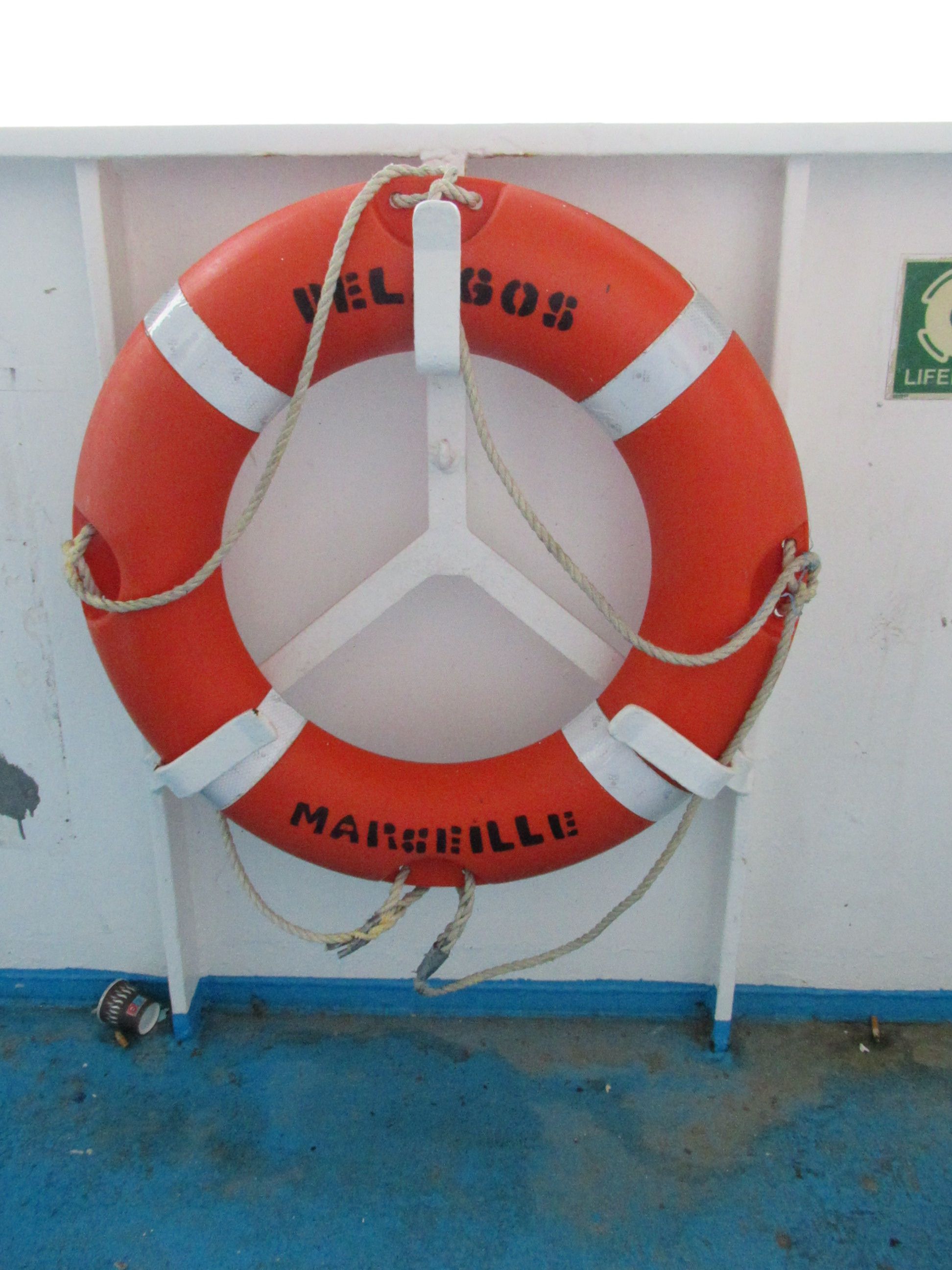 Bouée de secours sur bateau