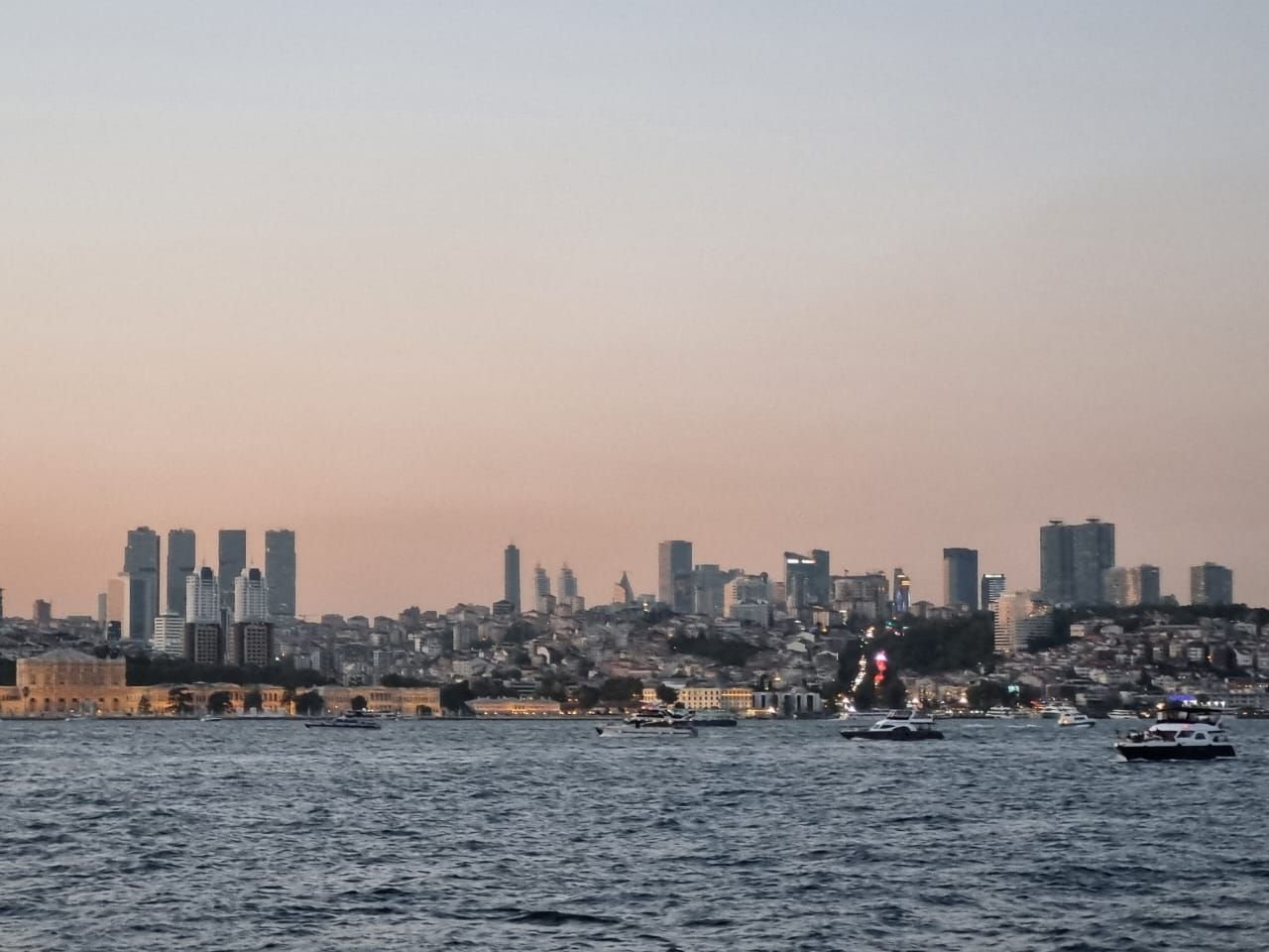 Vue sur Bosphore à Istanbul en Turquie photo gratuite