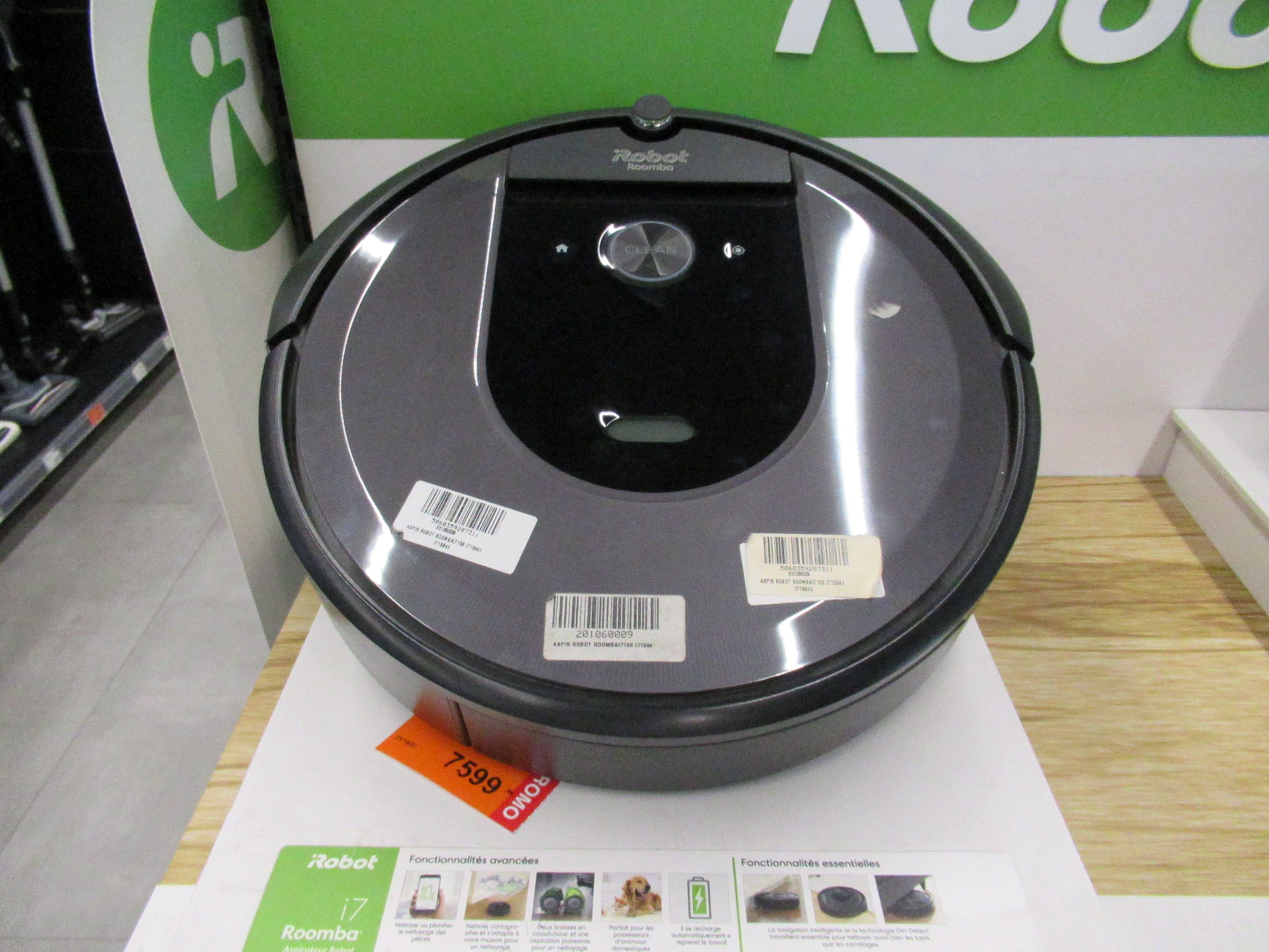 Robot aspirateur iRobot dans un magasin