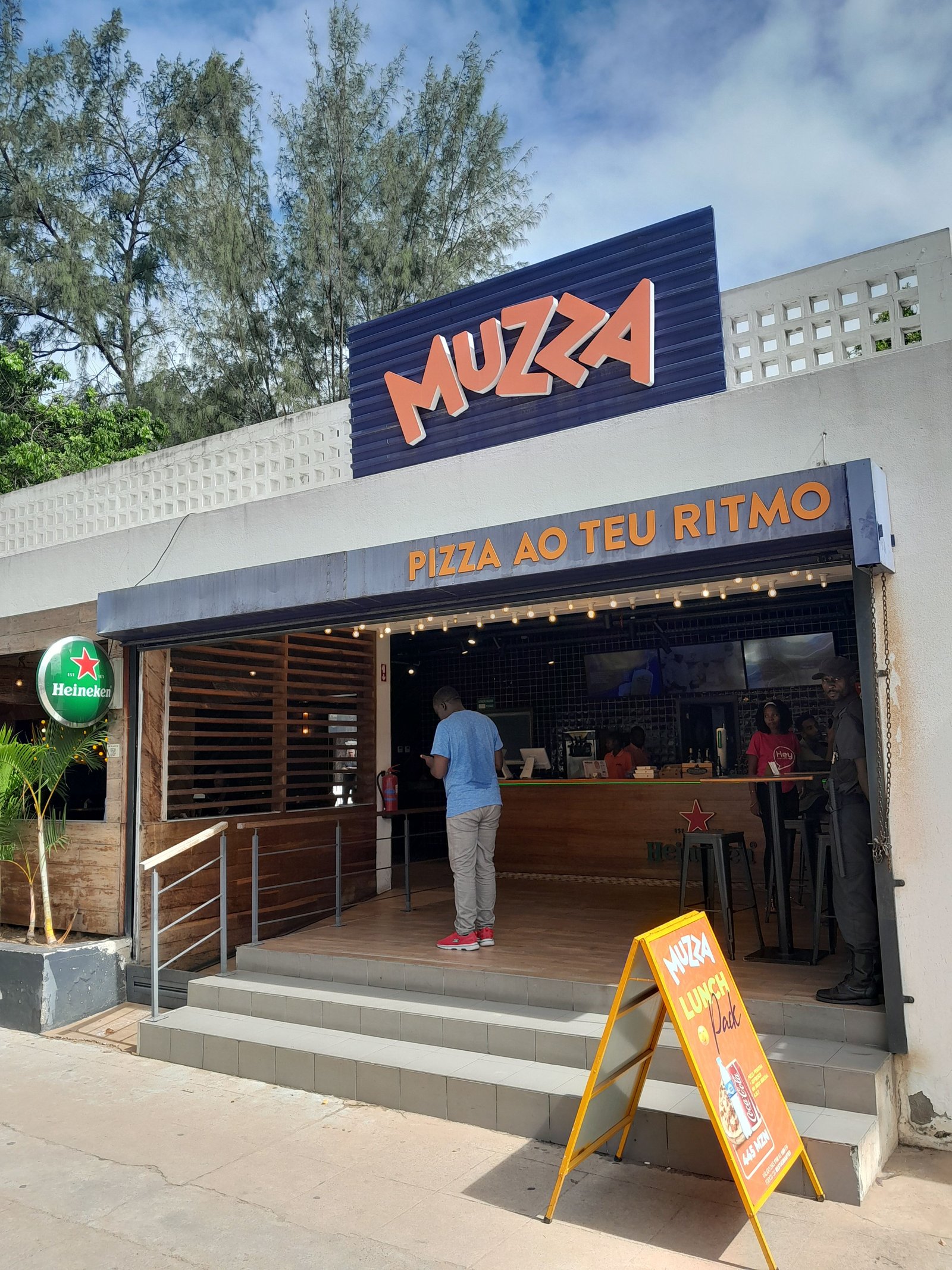 Entrée du restaurant Muzza Lunch à Maputo au Mozambique photo gratuite