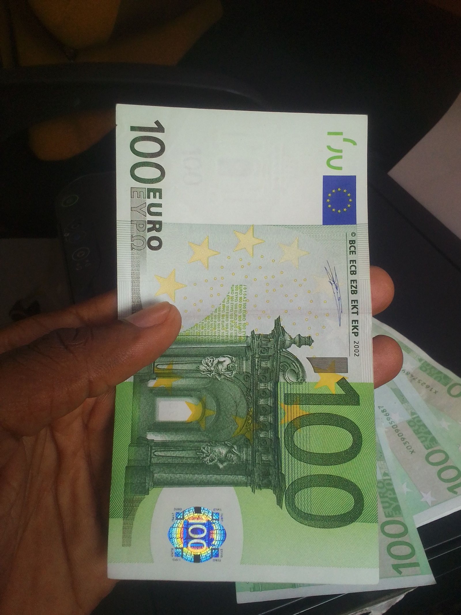Un billet de 100 euros photo gratuite
