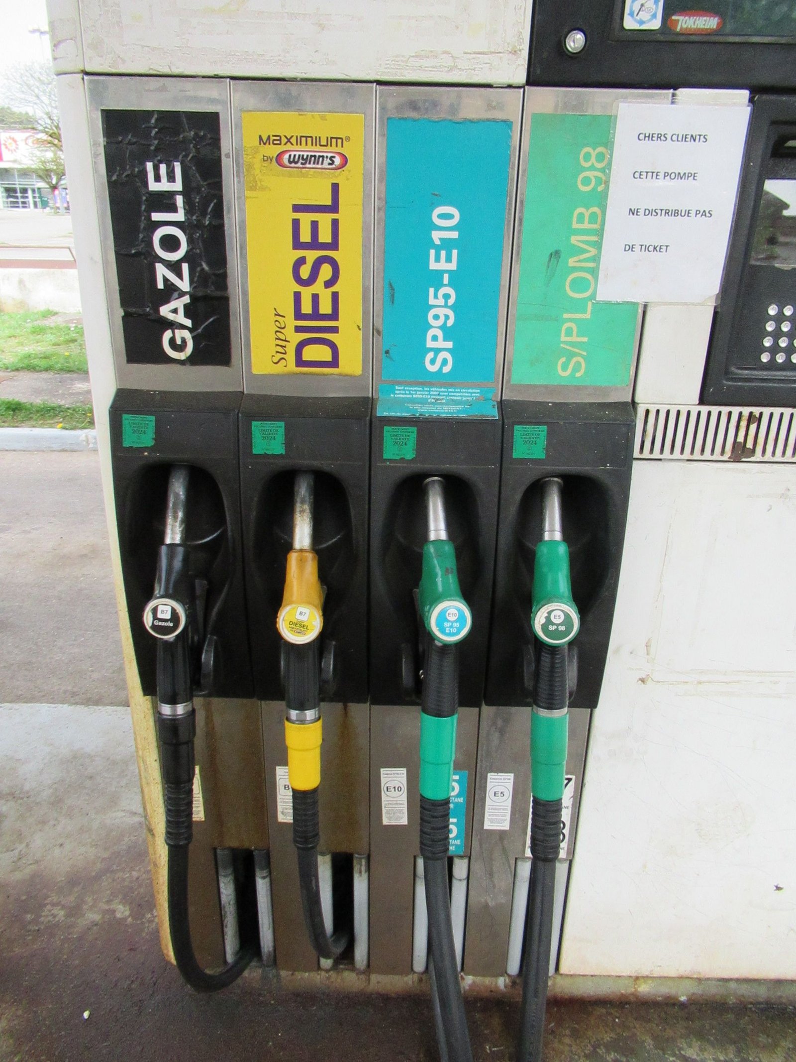 Pistolets automatiques de distribution de carburant