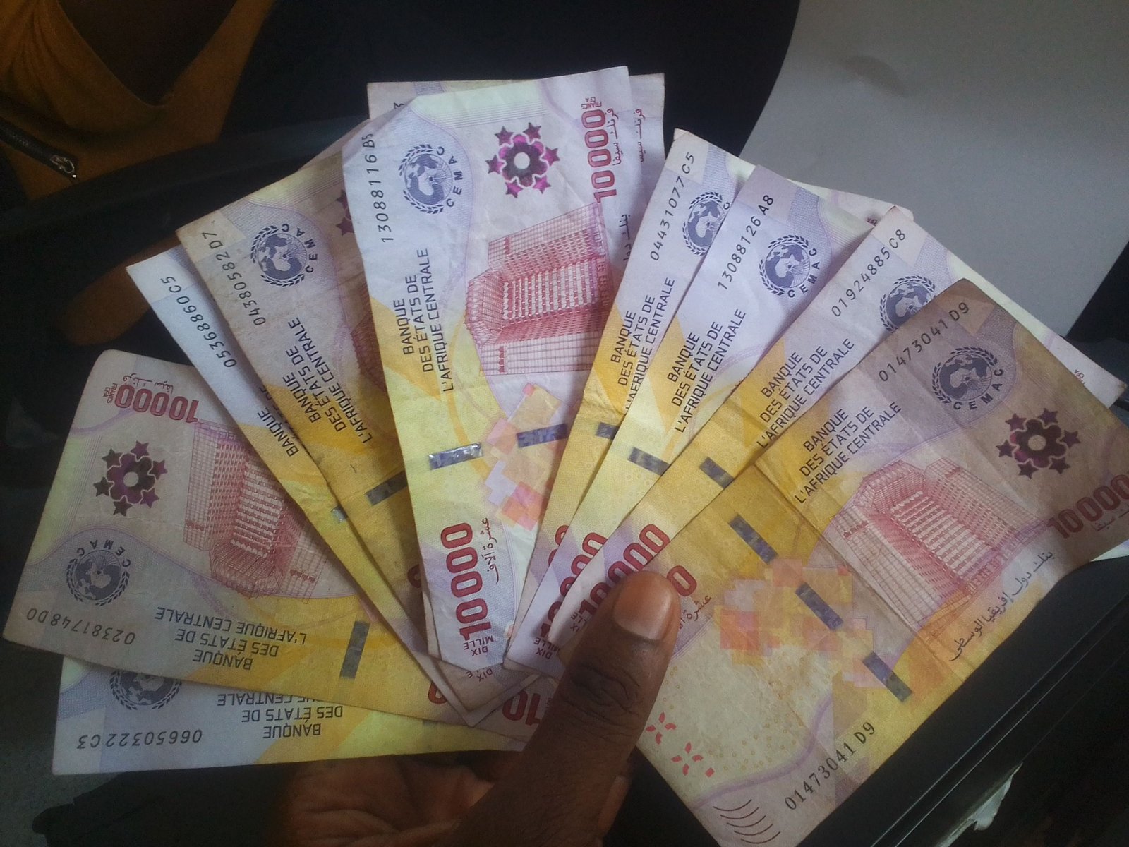 10000 FCFA de la banque des Etats de l'Afrique centrale photo gratuite