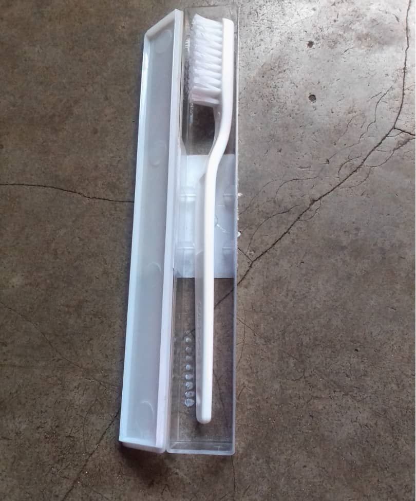 Brosse à dents dans son étui photo gratuite