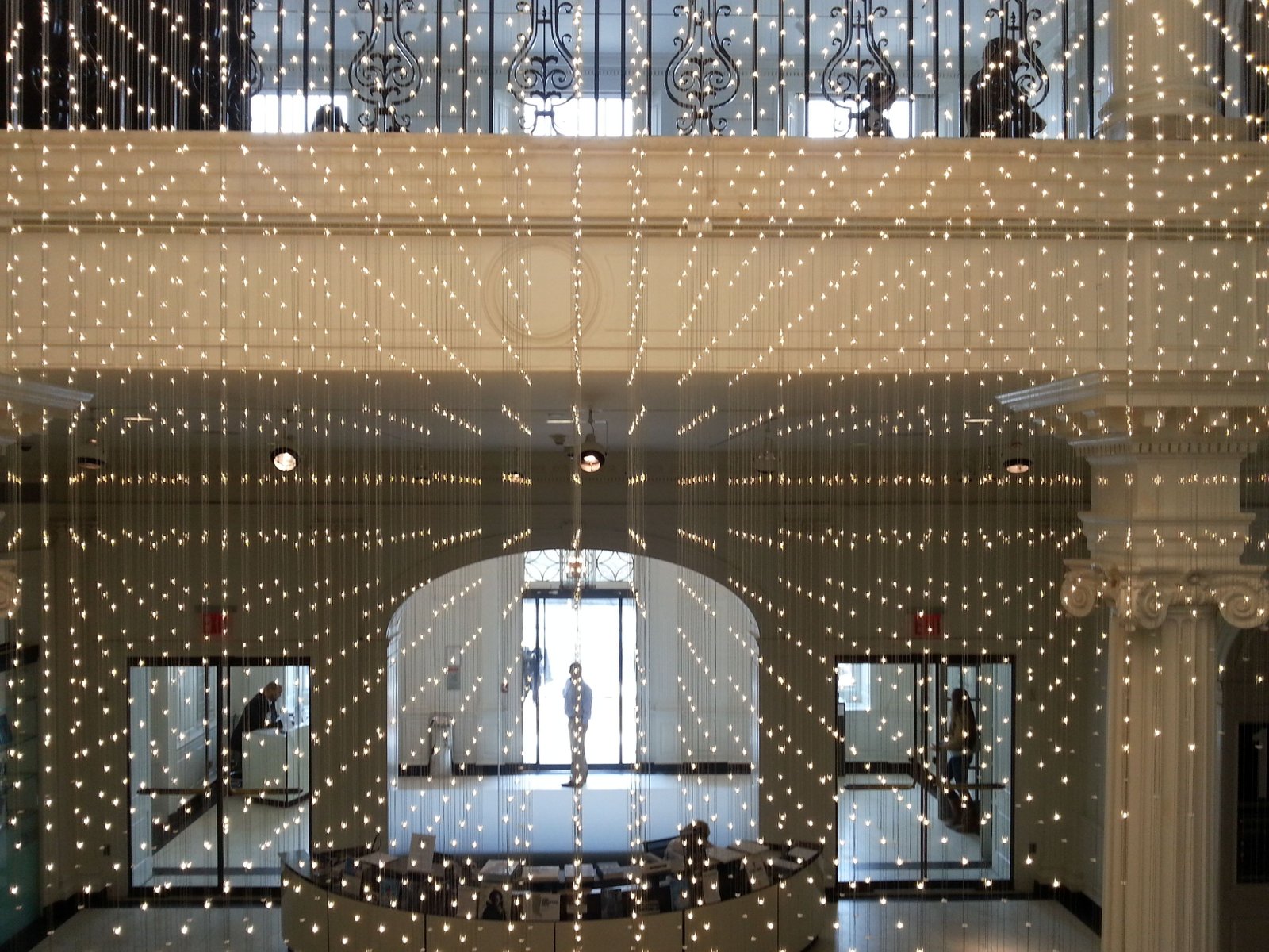 Cercle de lumière des étoiles à l'intérieur du Musée de la ville de New York, Etats-Unis, photo gratuite