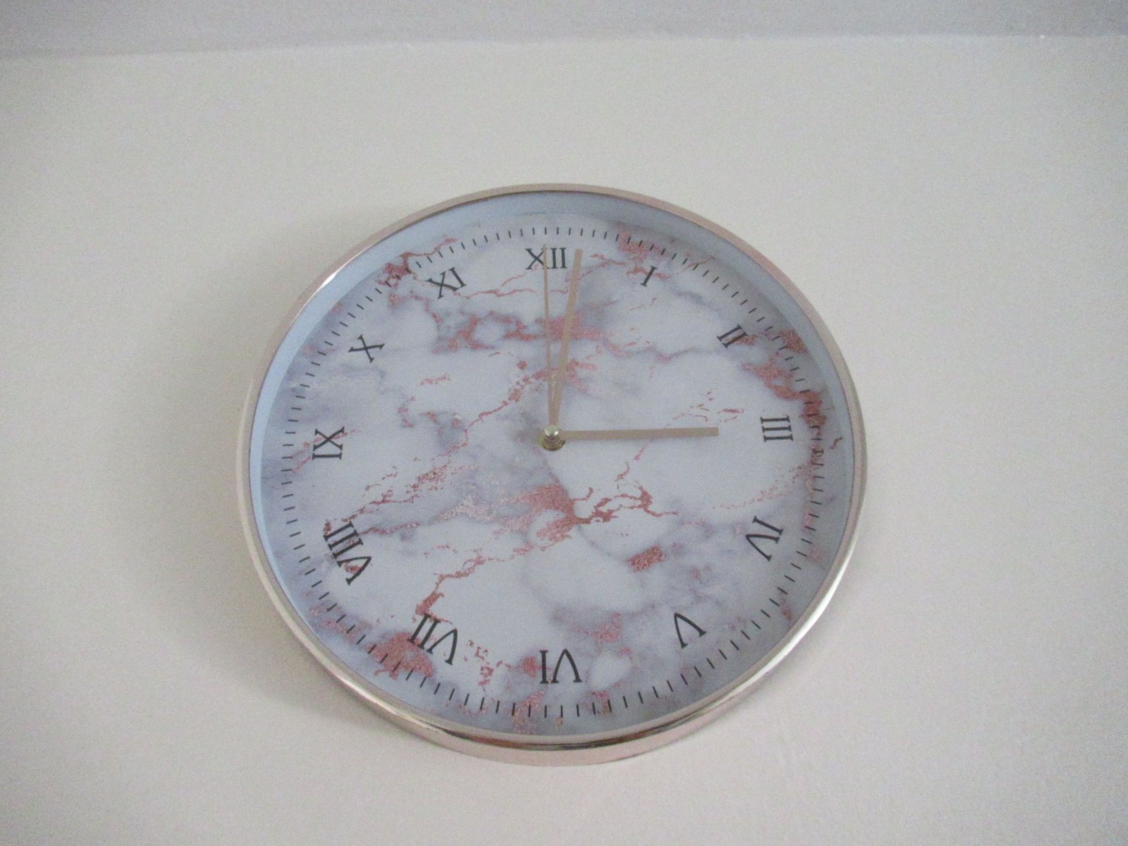 Horloge murale rustique en chiffre romain