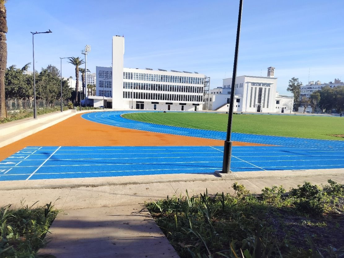 Piste d'athlétisme du stade la casablancaise au Maroc photo gratuite
