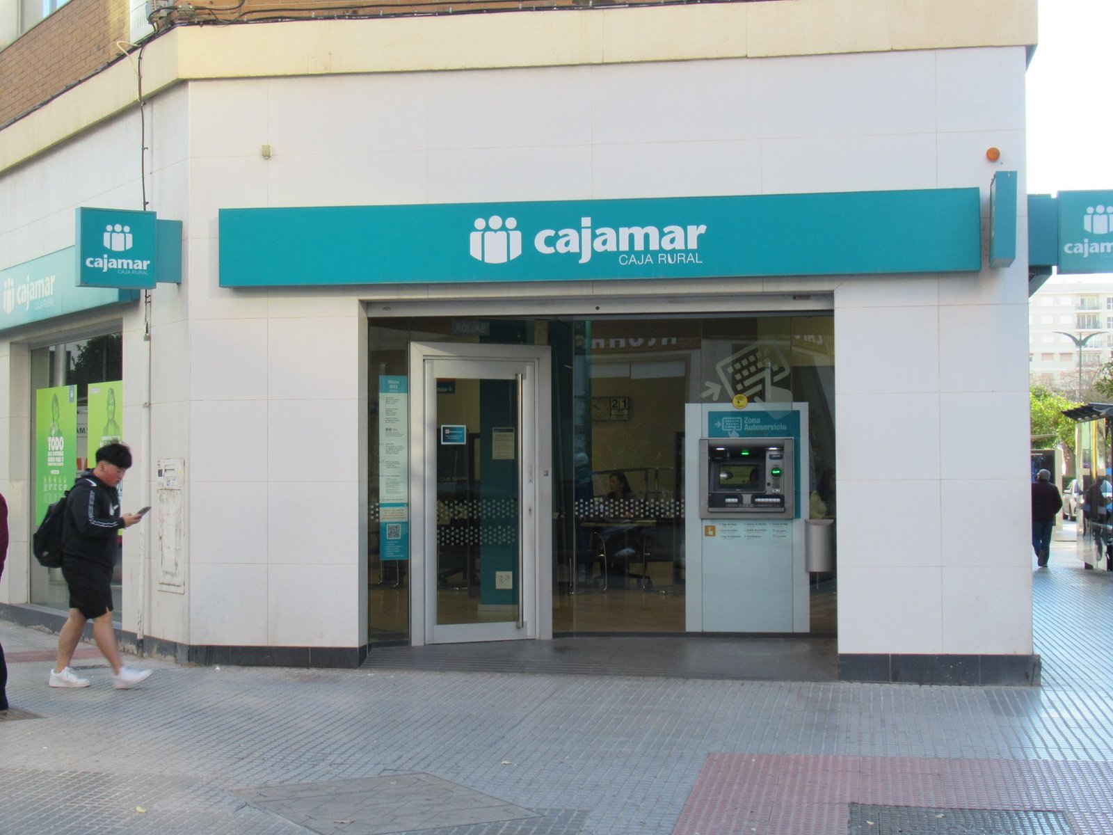 Une succursale de Cajamar Caja Rural, la principale institution de crédit rural et banque d'épargne d'Espagne, photo gratuite