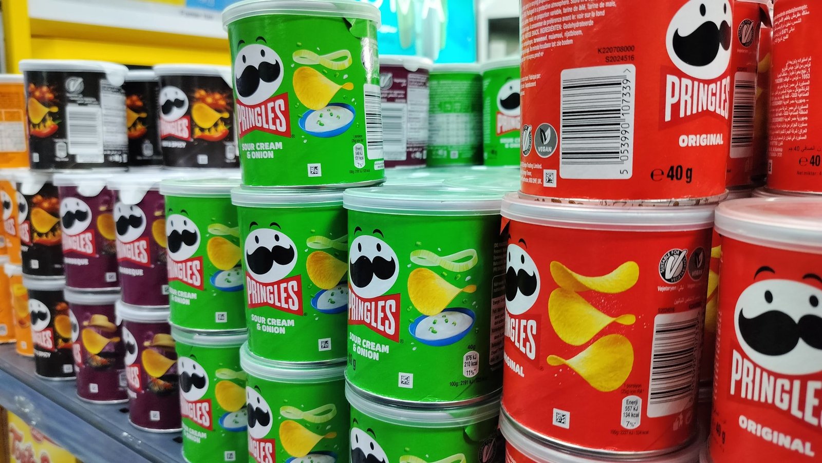 Boites de Pringles en rayon dans un magasin