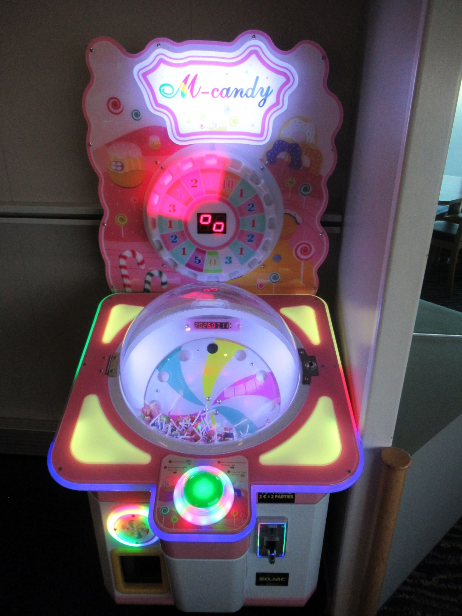 Une machine de jeu d'arcade pour enfants appelée M-candy, photo gratuite