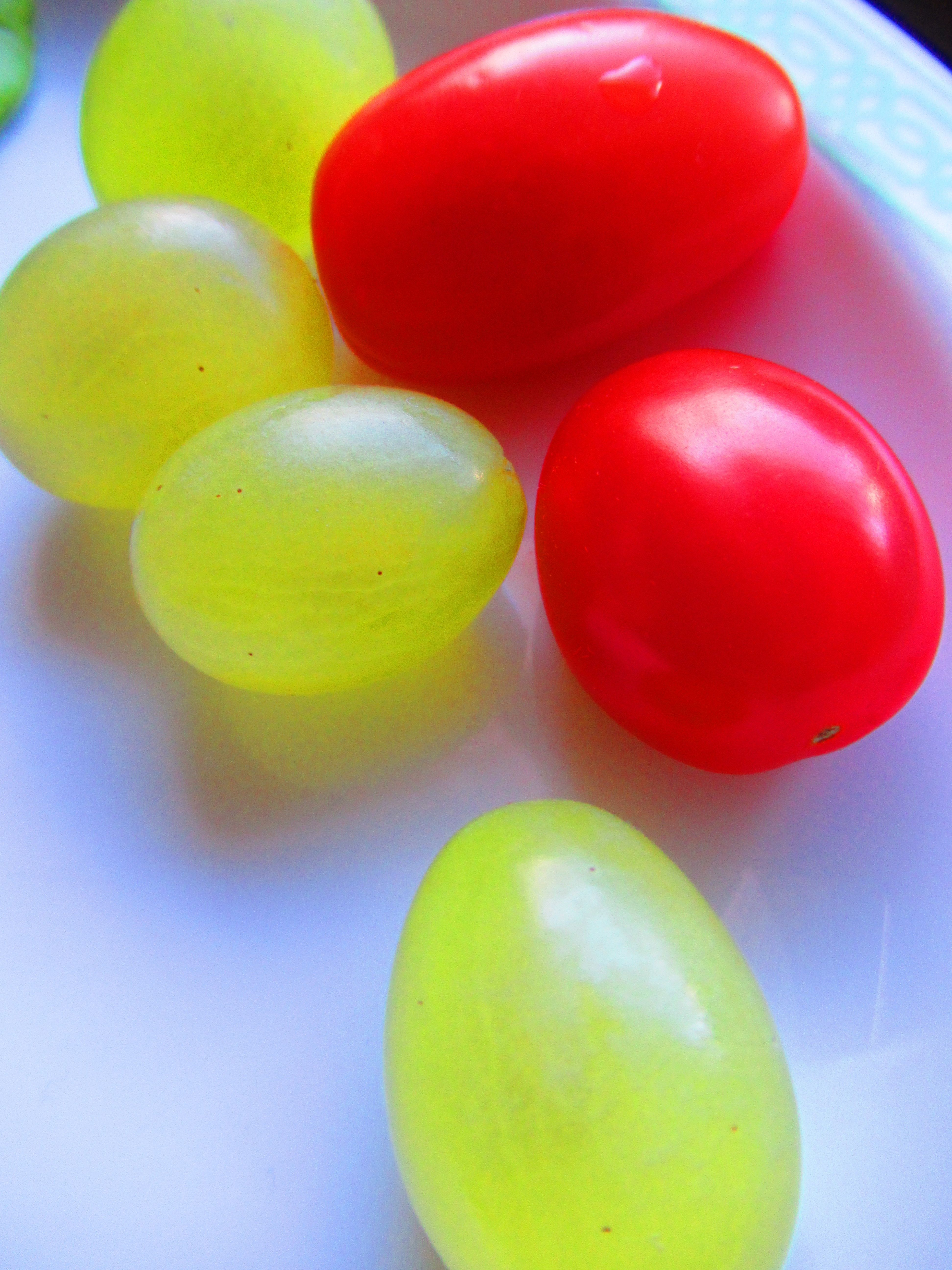 Grains de raisin et tomates cerises