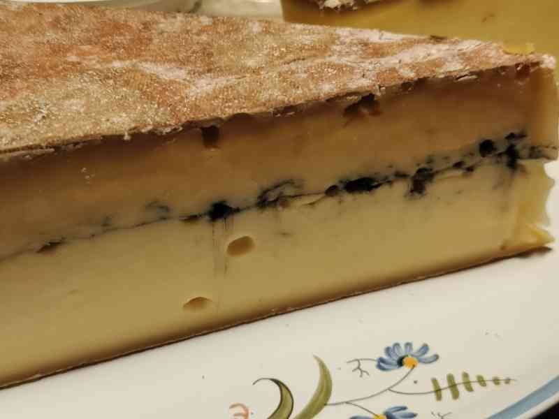Fromage morbier photo gratuite