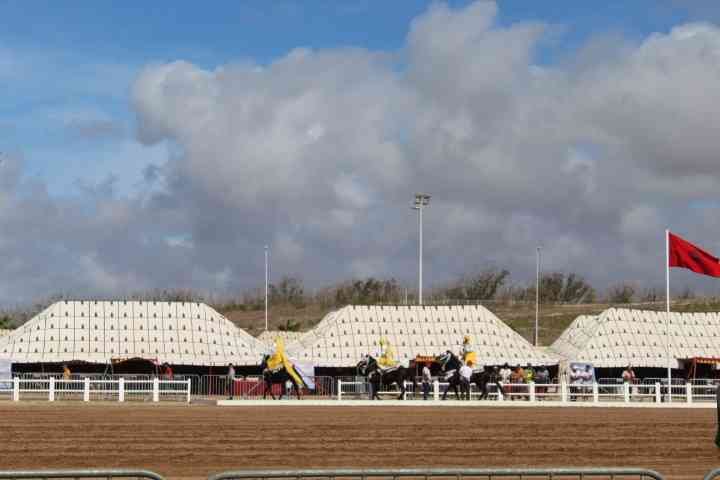 Tentes aménagées des troupes à la tradition marocaine au salon du cheval d'el Jadida