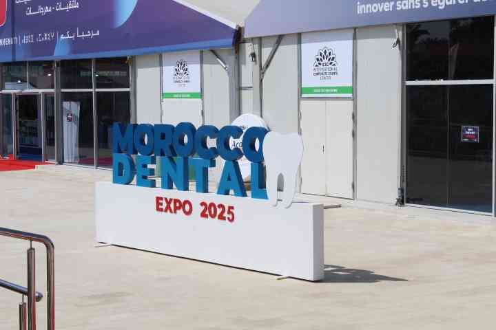 Façade extérieur du salon international de la dentisterie à Casablanca, Maroc, photo gratuite