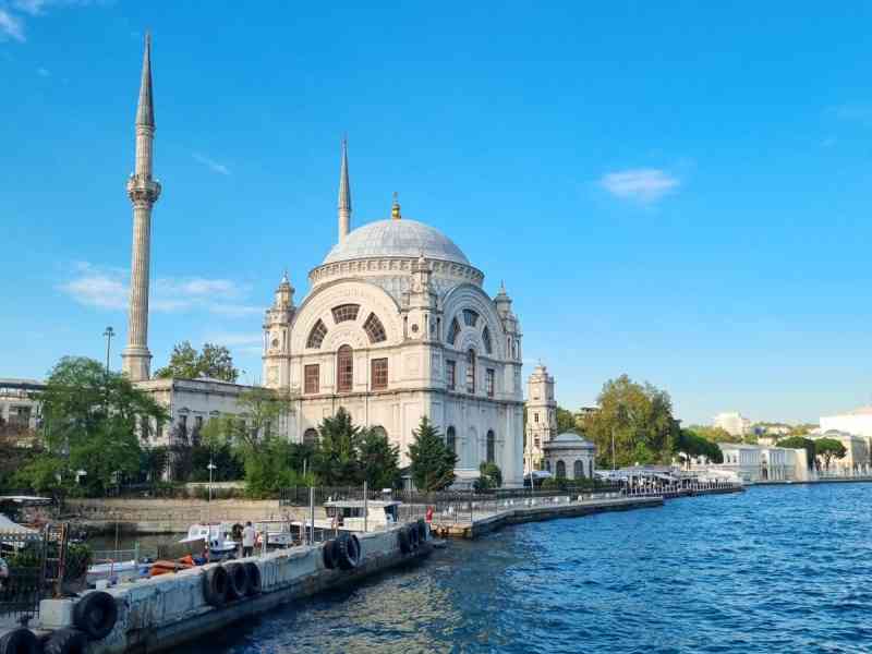 Mosquée de Dolmabahçe à Istanbul en Turquie