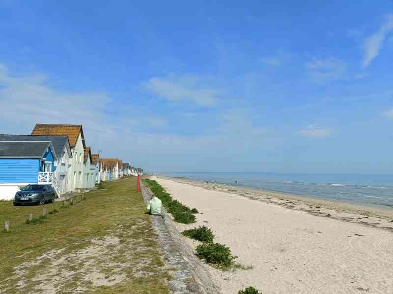 La plage d'Utah Beach en Normandie, en France, des maisons au bord de la plage, photo gratuite