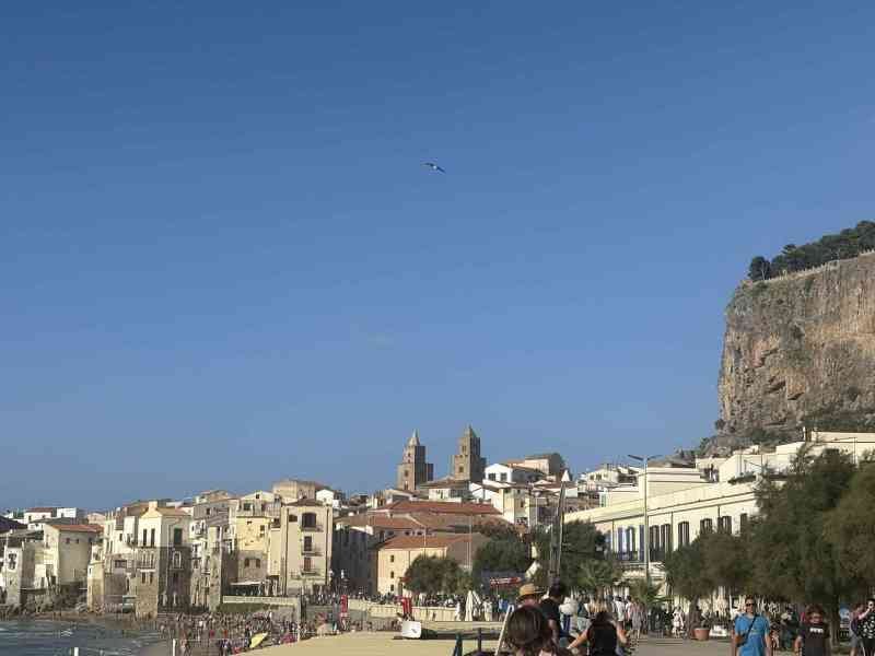 Ville de Cefalu sur l'île sicilienne en Italie, photo gratuite