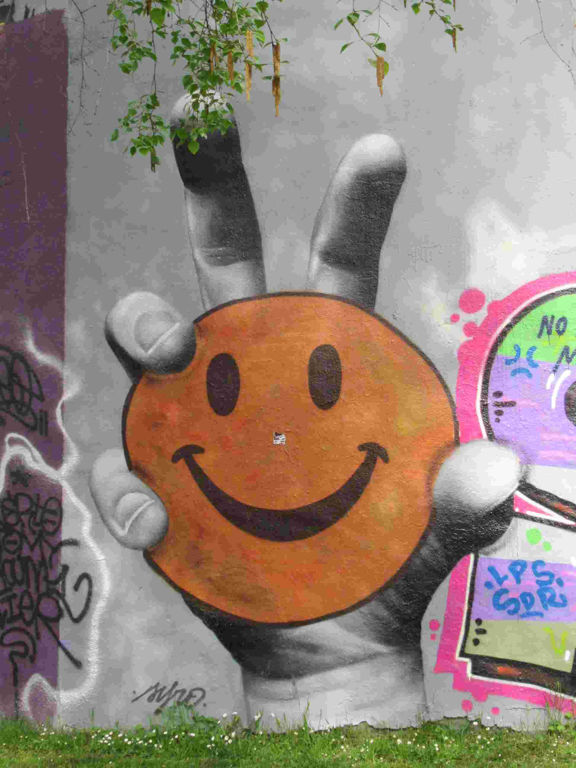 Graffiti main smiley