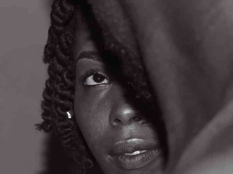 Portrait dramatique en noir et blanc photo gratuite