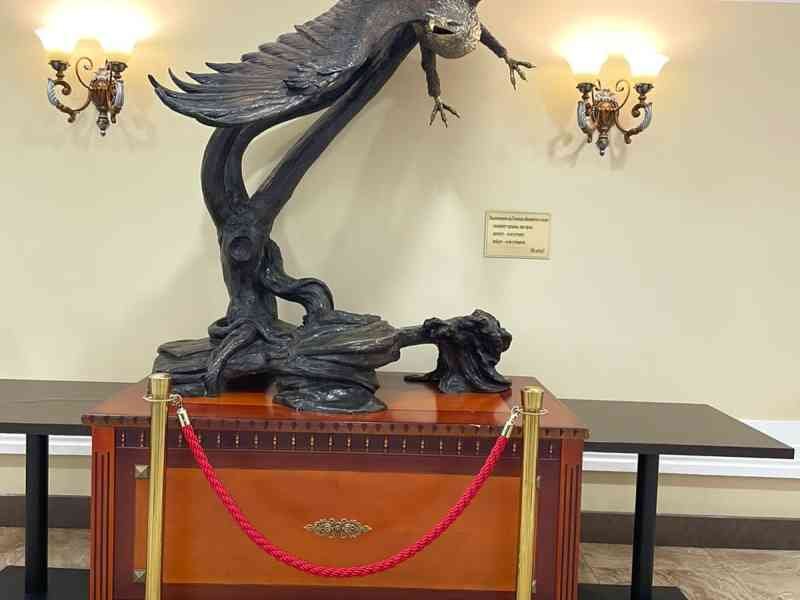 Sculpture d'animaux en bronze dans un musée d'art photo gratuite