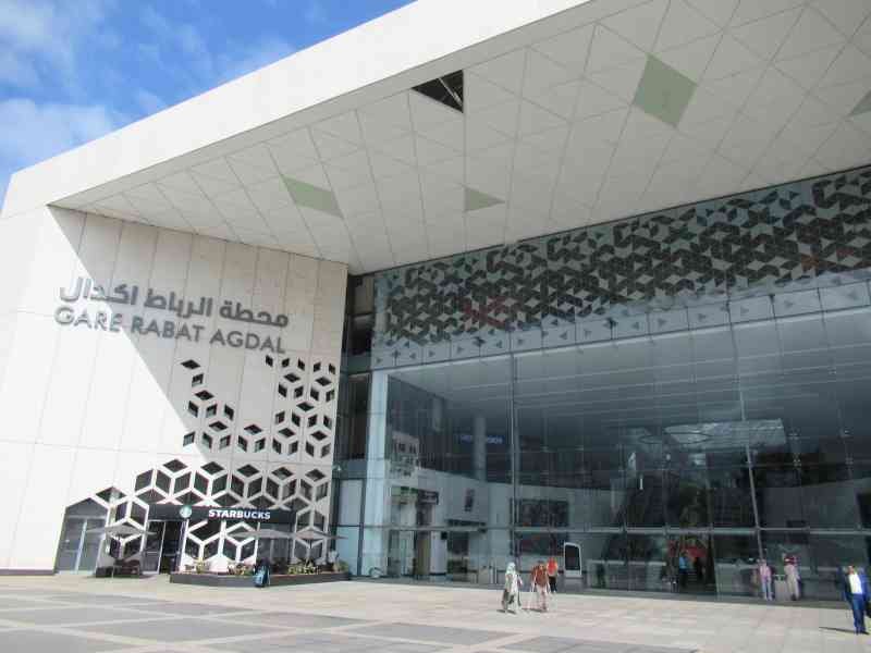 Gros plan sur l'entrée de la gare de Rabat-Agdal au Maroc photo gratuite - Nahaufnahme des Eingangs zum Bahnhof Rabat-Agdal in Marokko, kostenloses Foto