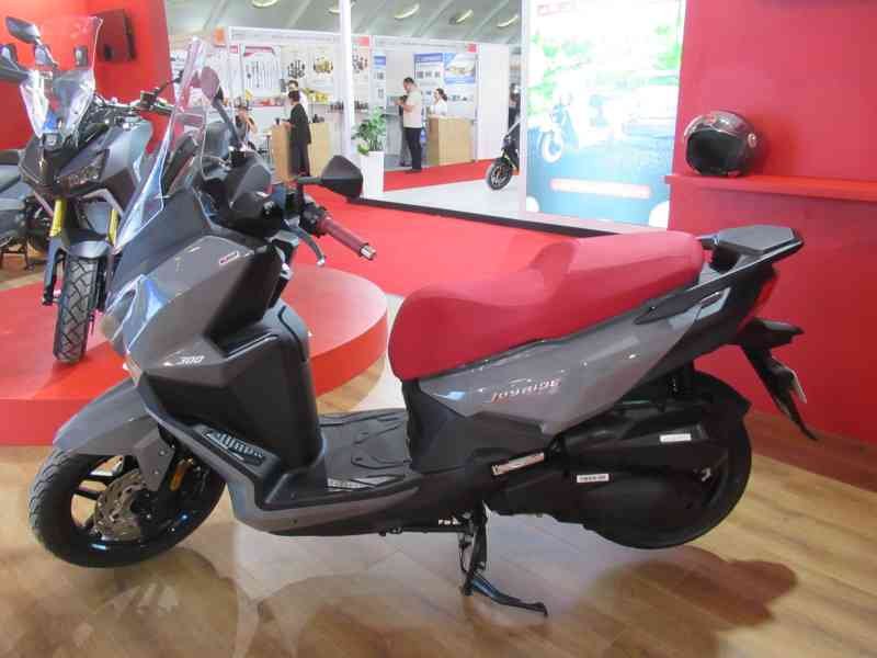 JOYRIDE 300 – Le scooter, une moto électrique photo gratuite