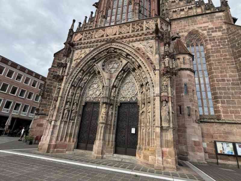 Façade de l'église Frauenkirche à Nuremberg, en Allemagne, photo gratuite