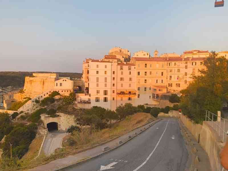 Bonifacio, une ville située à l'extrémité sud de la Corse, en France, photo gratuite