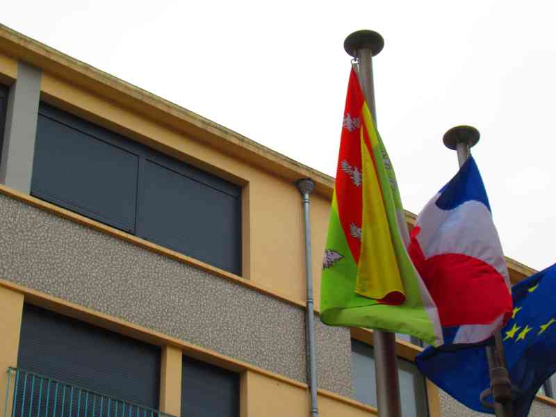 Drapeau des Vosges, France et de l'Union européenne photo gratuite - Flagge der Vogesen, Frankreich und der Europäischen Union, kostenloses Foto